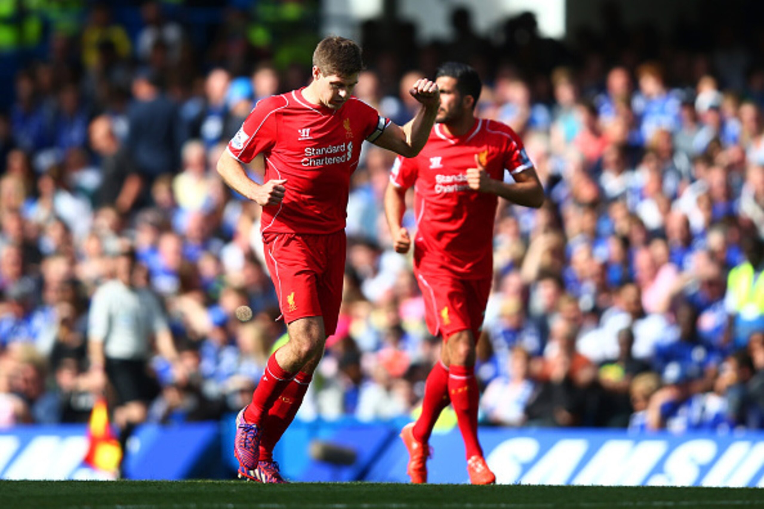 LONDON, ENGLAND - MAY 10: Steven Gerrard of Liverpool celebrates after scoring a goal to level the scores at 1-1 during the Barclays Premier League match between Chelsea and Liverpool at Stamford Bridge on May 10, 2015 in London, England. (Photo by Cliv LONDON, ENGLAND - MAY 10: Steven Gerrard of Liverpool celebrates after scoring a goal to level the scores at 1-1 during the Barclays Premier League match between Chelsea and Liverpool at Stamford Bridge on May 10, 2015 in London, England. (Photo by Cliv