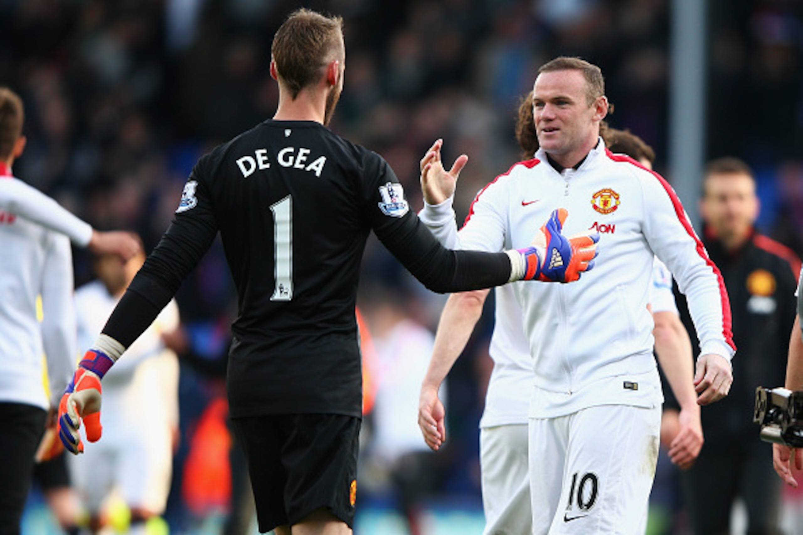 LONDON, ENGLAND - MAY 09: Wayne Rooney of Manchester United celebrates victory with David De Gea of Manchester United after the Barclays Premier League match between Crystal Palace and Manchester United at Selhurst Park on May 9, 2015 in London, England. LONDON, ENGLAND - MAY 09: Wayne Rooney of Manchester United celebrates victory with David De Gea of Manchester United after the Barclays Premier League match between Crystal Palace and Manchester United at Selhurst Park on May 9, 2015 in London, England.
