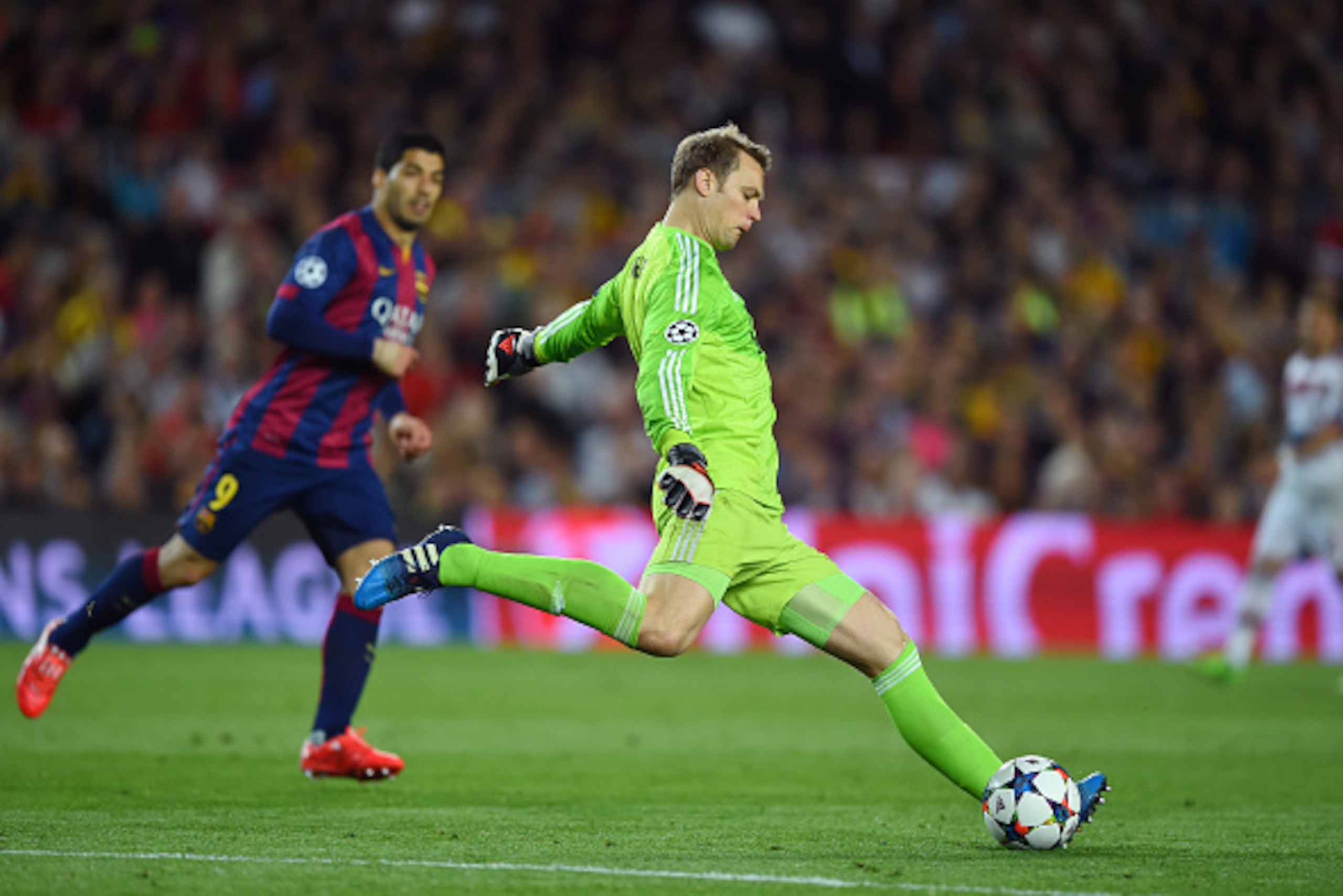 BARCELONA, SPAIN - MAY 06:  Manuel Neuer of Bayern Muenchen takes a goal kick during the UEFA Champions League Semi Final, first leg match between FC Barcelona and FC Bayern Muenchen at Camp Nou on May 6, 2015 in Barcelona, Spain.  (Photo by Shaun Botteri