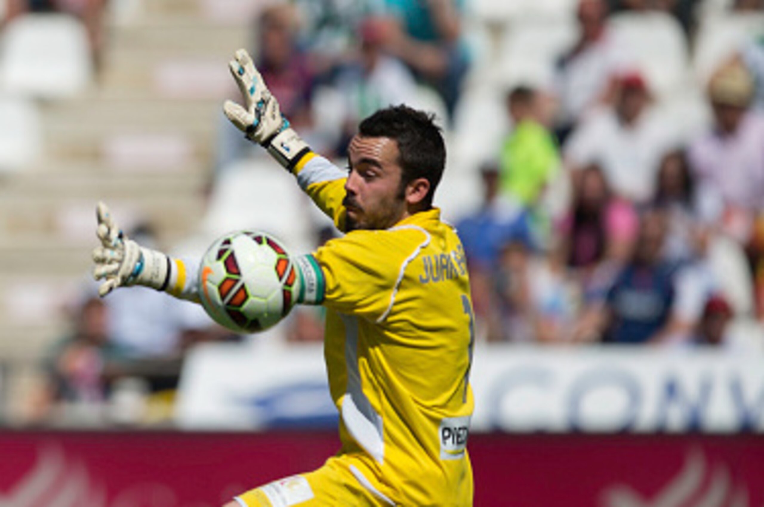 CORDOBA, SPAIN - MAY 02: Neymar JR. (L) of FC Barcelona strikes the ball over goalkeeper Juan Carlos Martin (R) of Cordoba CF during the La Liga match between Cordoba CF and Barcelona FC at El Arcangel stadium on May 2, 2015 in Cordoba, Spain. (Photo by CORDOBA, SPAIN - MAY 02: Neymar JR. (L) of FC Barcelona strikes the ball over goalkeeper Juan Carlos Martin (R) of Cordoba CF during the La Liga match between Cordoba CF and Barcelona FC at El Arcangel stadium on May 2, 2015 in Cordoba, Spain. (Photo by