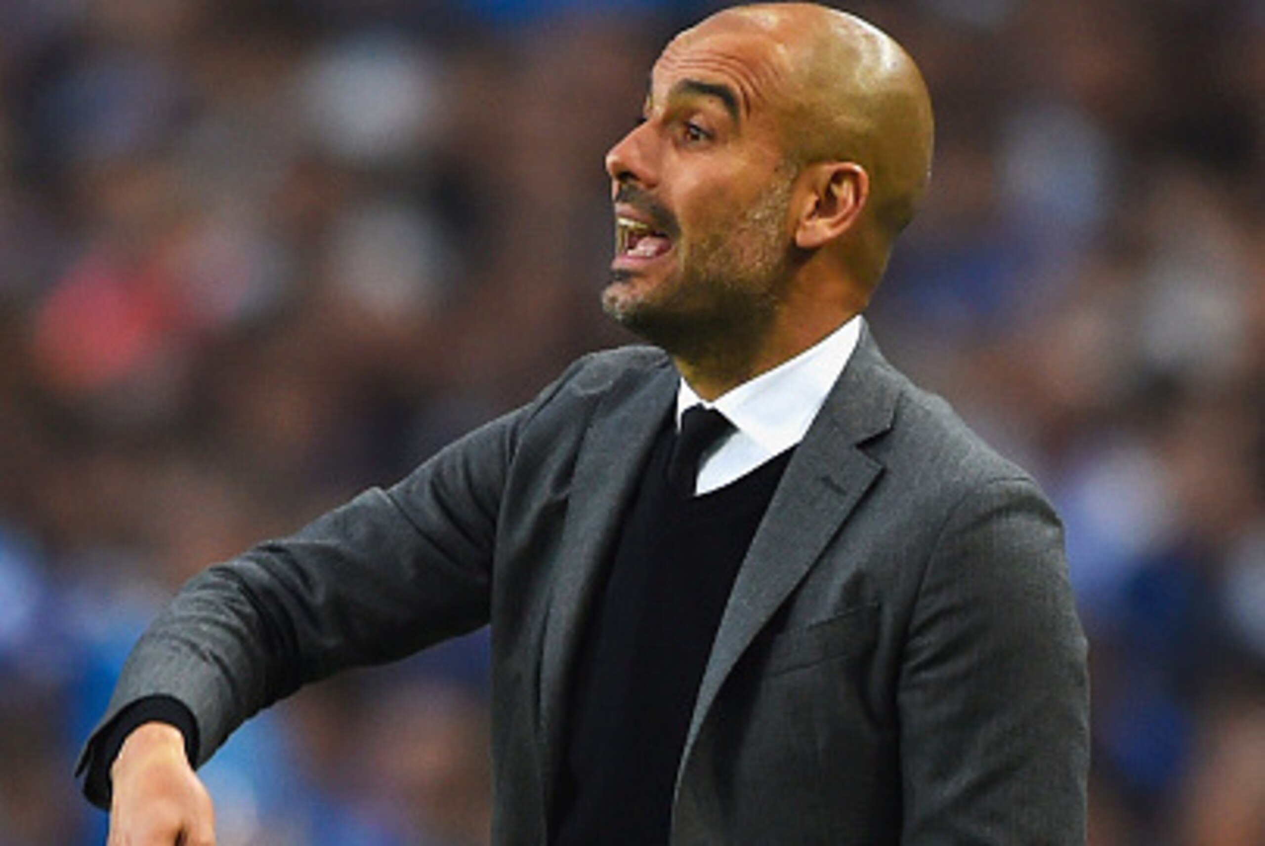 PORTO, PORTUGAL - APRIL 15:  Josep Guardiola head coach of Bayern Muenchen gives instructions during the UEFA Champions League Quarter Final first leg match between FC Porto and FC Bayern Muenchen at Estadio do Dragao on April 15, 2015 in Porto, Portugal.