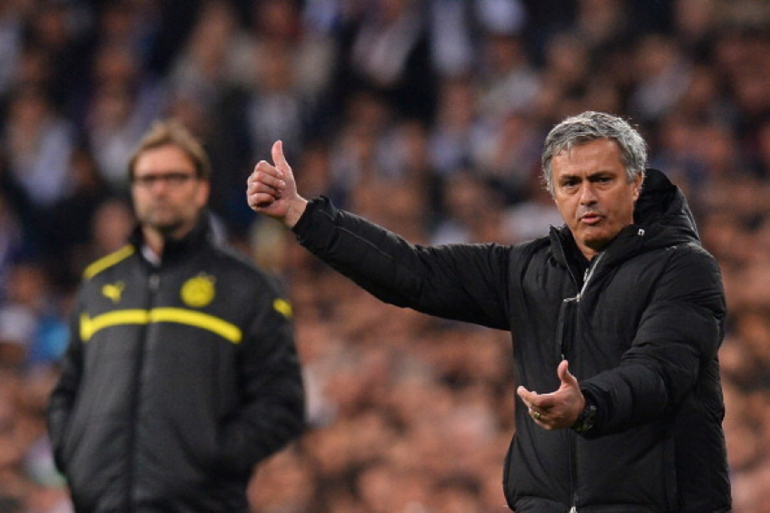 MADRID, SPAIN - APRIL 30:  Head coach Jose Mourinho of Real Madrid gives instructions during the UEFA Champions League Semi Final Second Leg match between Real Madrid and Borussia Dortmund at Estadio Santiago Bernabeu on April 30, 2013 in Madrid, Spain.  