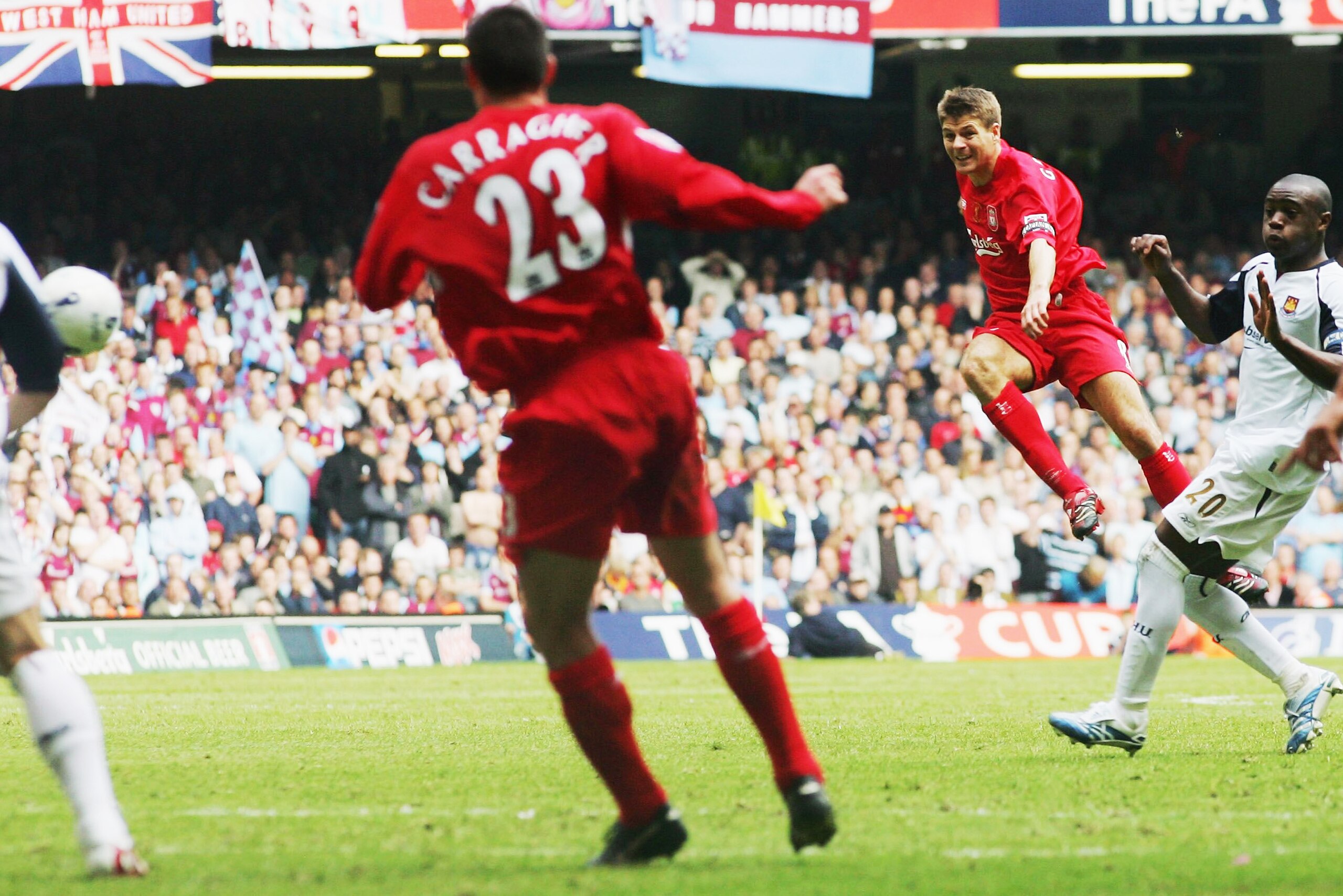 Gerrard scores in the 2006 FA Cup final