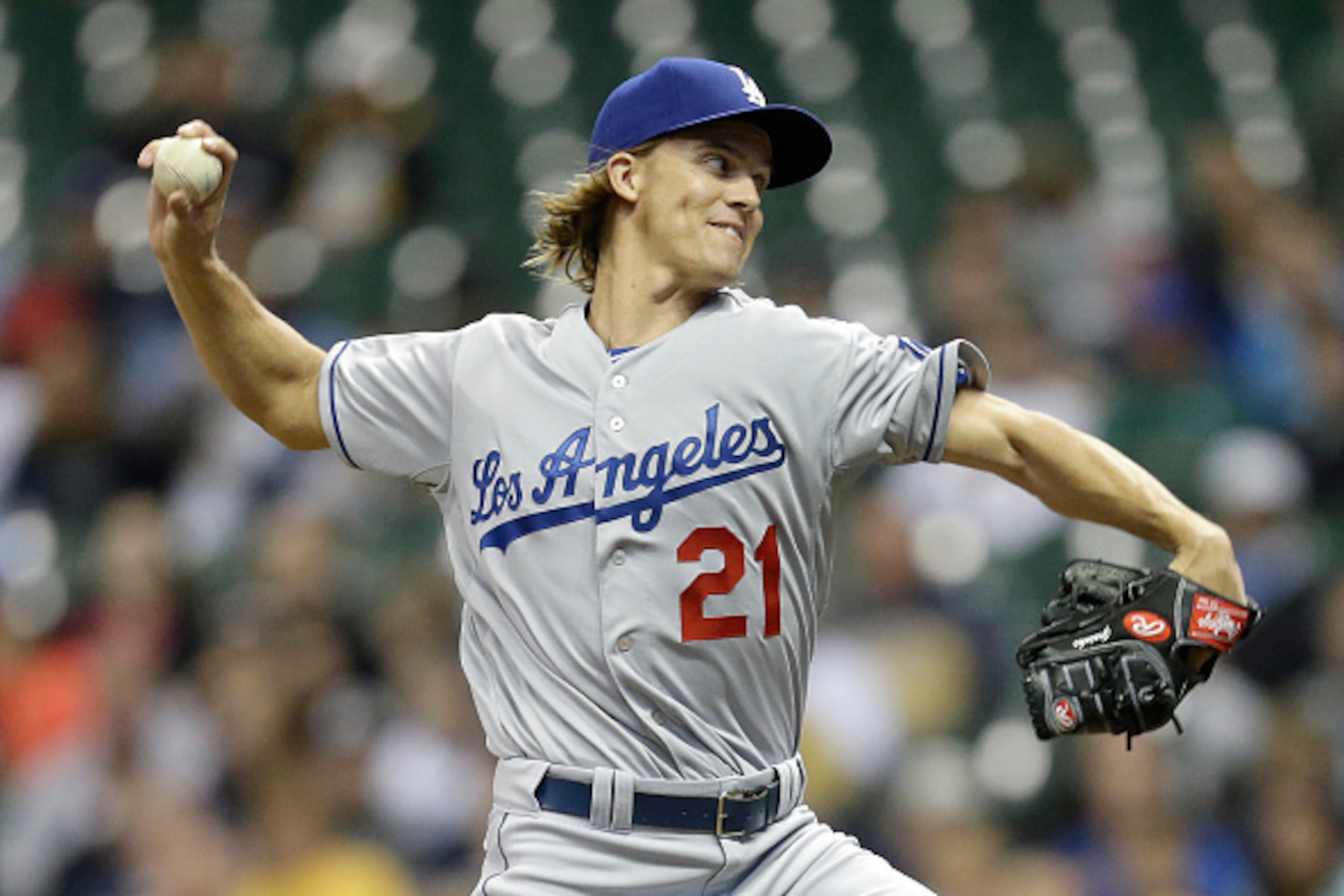 MILWAUKEE, WI - MAY 05:  Zack Greinke #21 of the Los Angeles Dodgers pitches in the first inning against the Milwaukee Brewers at Miller Park on May 05, 2015 in Milwaukee, Wisconsin. (Photo by Mike McGinnis/Getty Images)