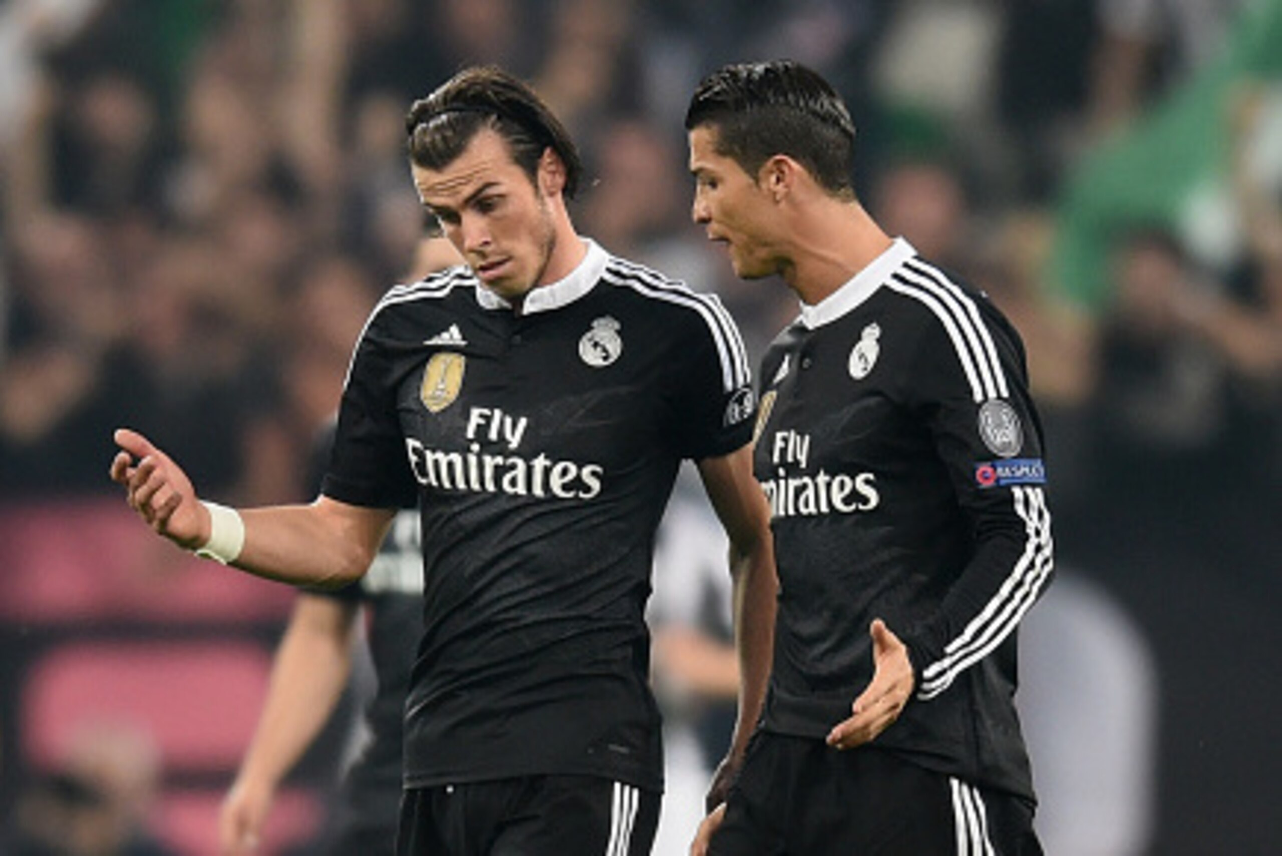 TURIN, ENGLAND - MAY 05:  Gareth Bale and Cristiano Ronaldo of Real Madrid CF in discussion as Alvaro Morata of Juventus scores their first goal during the UEFA Champions League semi final first leg match between Juventus and Real Madrid CF at Juventus Ar