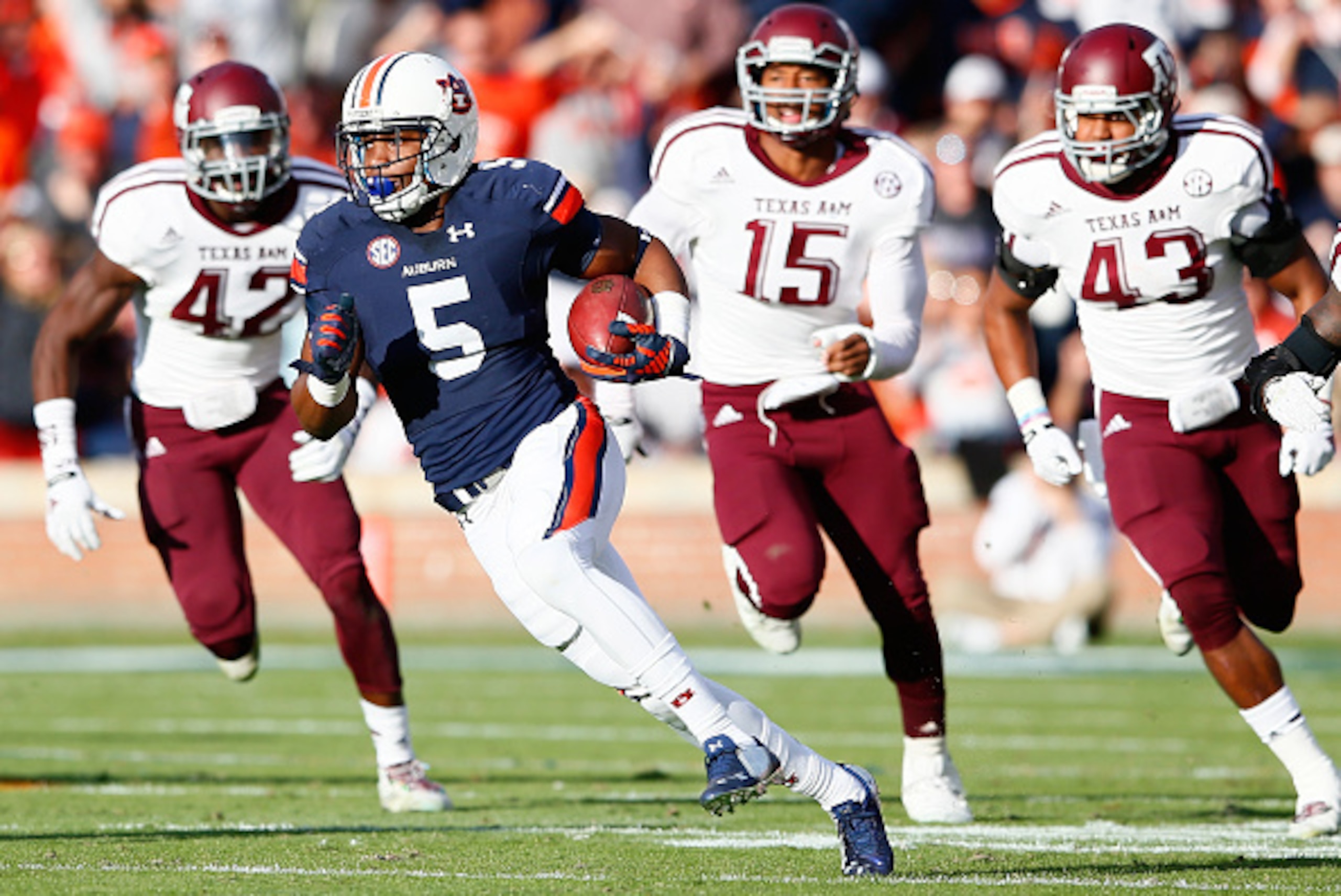 AUBURN, AL - NOVEMBER 08: Ricardo Louis #5 of the Auburn Tigers rushes away from the Texas A&M Aggies at Jordan Hare Stadium on November 8, 2014 in Auburn, Alabama. (Photo by Kevin C. Cox/Getty Images) AUBURN, AL - NOVEMBER 08: Ricardo Louis #5 of the Auburn Tigers rushes away from the Texas A&M Aggies at Jordan Hare Stadium on November 8, 2014 in Auburn, Alabama. (Photo by Kevin C. Cox/Getty Images)