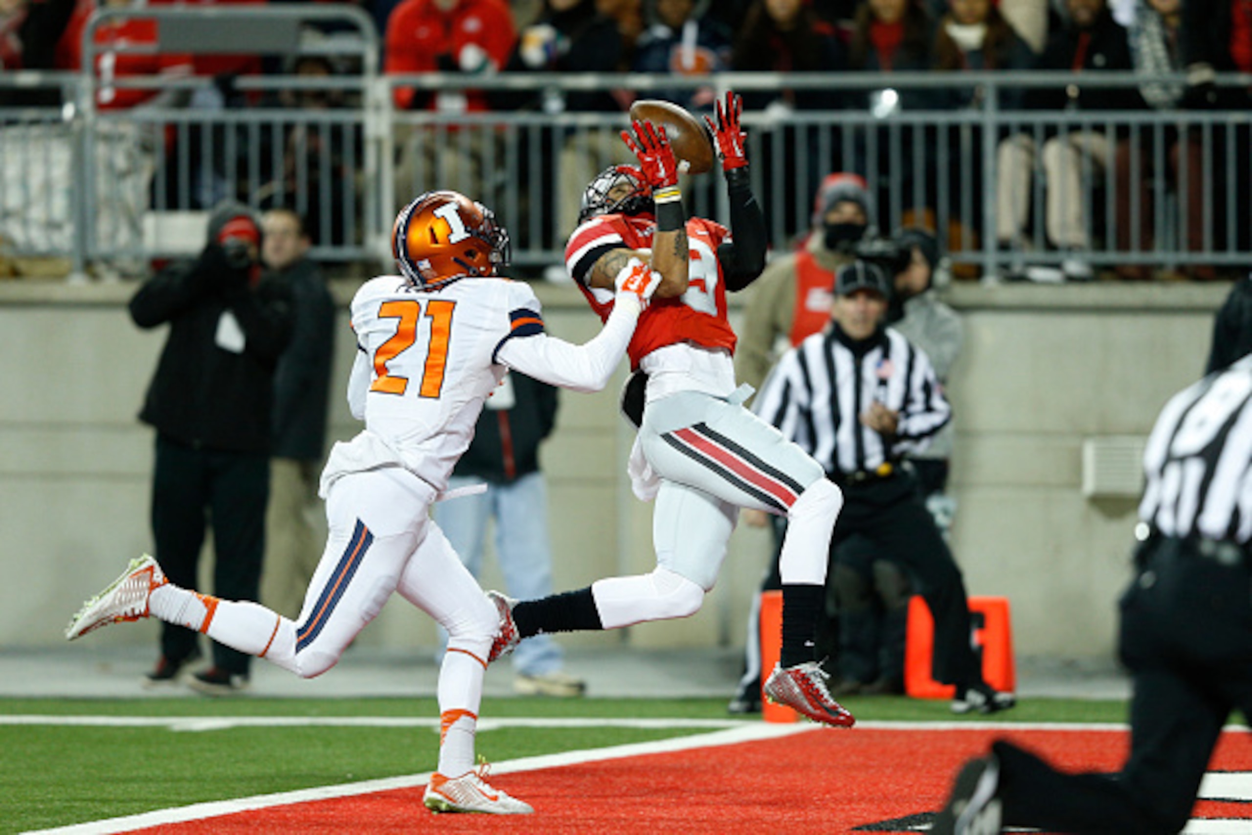 COLUMBUS, OH - NOVEMBER 1: Devin Smith #9 of the Ohio State Buckeyes makes a 32-yard touchdown reception behind Zane Petty #21 of the Illinois Fighting Illini in the first quarter of the game at Ohio Stadium on November 1, 2014 in Columbus, Ohio. (Photo b COLUMBUS, OH - NOVEMBER 1: Devin Smith #9 of the Ohio State Buckeyes makes a 32-yard touchdown reception behind Zane Petty #21 of the Illinois Fighting Illini in the first quarter of the game at Ohio Stadium on November 1, 2014 in Columbus, Ohio. (Photo b