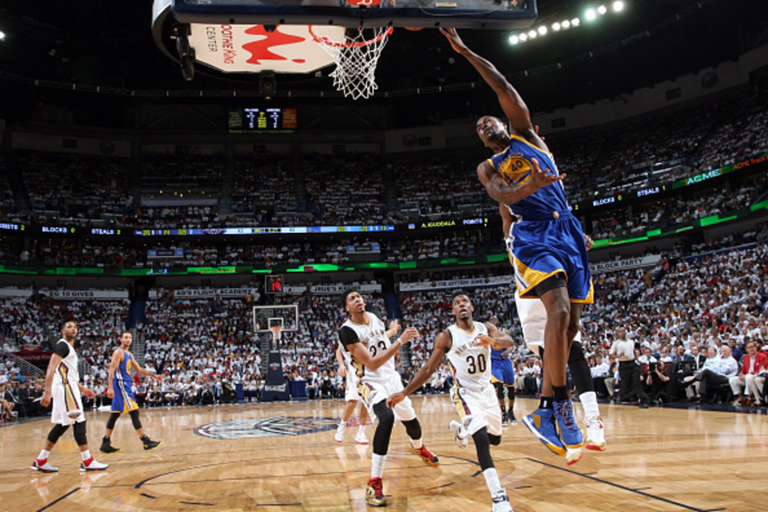 NEW ORLEANS, LA - APRIL 25: Harrison Barnes #40 of the Golden State Warriors goes to the basket against the New Orleans Pelicans in Game Four of the Western Conference Quarterfinals during the 2015 NBA Playoffs on April 25, 2015 at the Smoothie King Cent NEW ORLEANS, LA - APRIL 25: Harrison Barnes #40 of the Golden State Warriors goes to the basket against the New Orleans Pelicans in Game Four of the Western Conference Quarterfinals during the 2015 NBA Playoffs on April 25, 2015 at the Smoothie King Cent