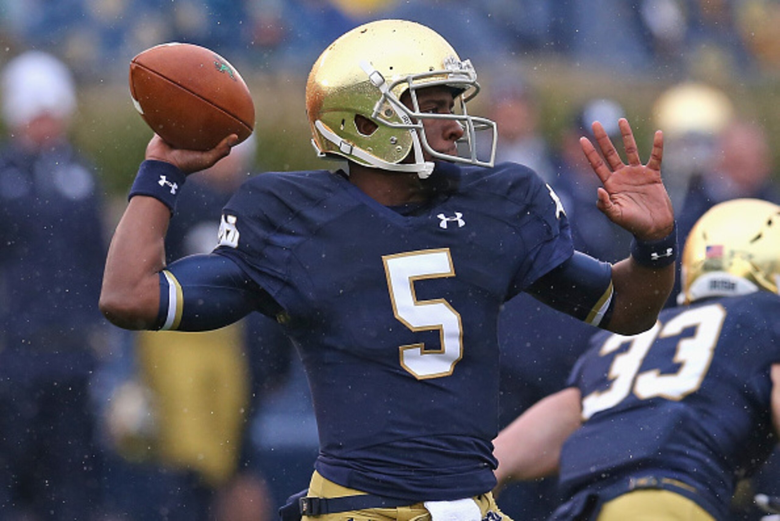 SOUTH BEND, IN - OCTOBER 04: Everett Golson #5 of the Notre Dame Fighting Irish passes against the Standford Cardinal at Notre Dame Stadium on October 4, 2014 in South Bend, Indiana. (Photo by Jonathan Daniel/Getty Images)