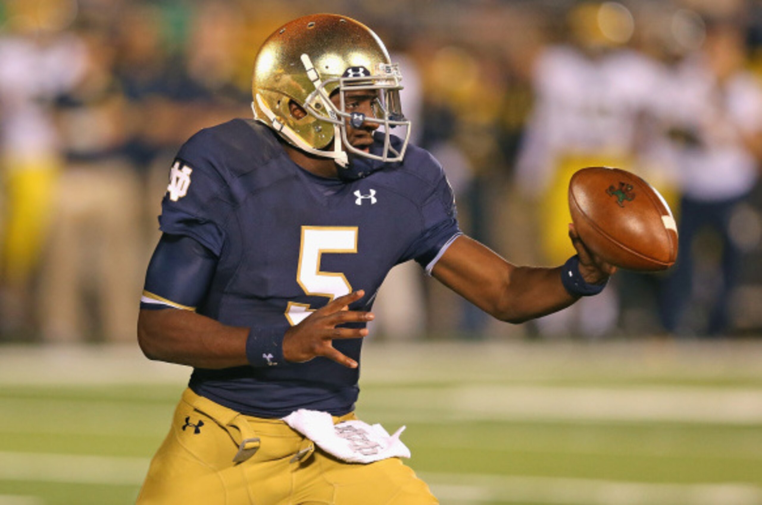 SOUTH BEND, IN - SEPTEMBER 06:  Everett Golson #5 of the Notre Dame Fighting Irish pitches the ball against the Michigan Wolverines at Notre Dame Stadium on September 6, 2014 in South Bend, Indiana. Notre Dame defeated Michigan 31-0.  (Photo by Jonathan D