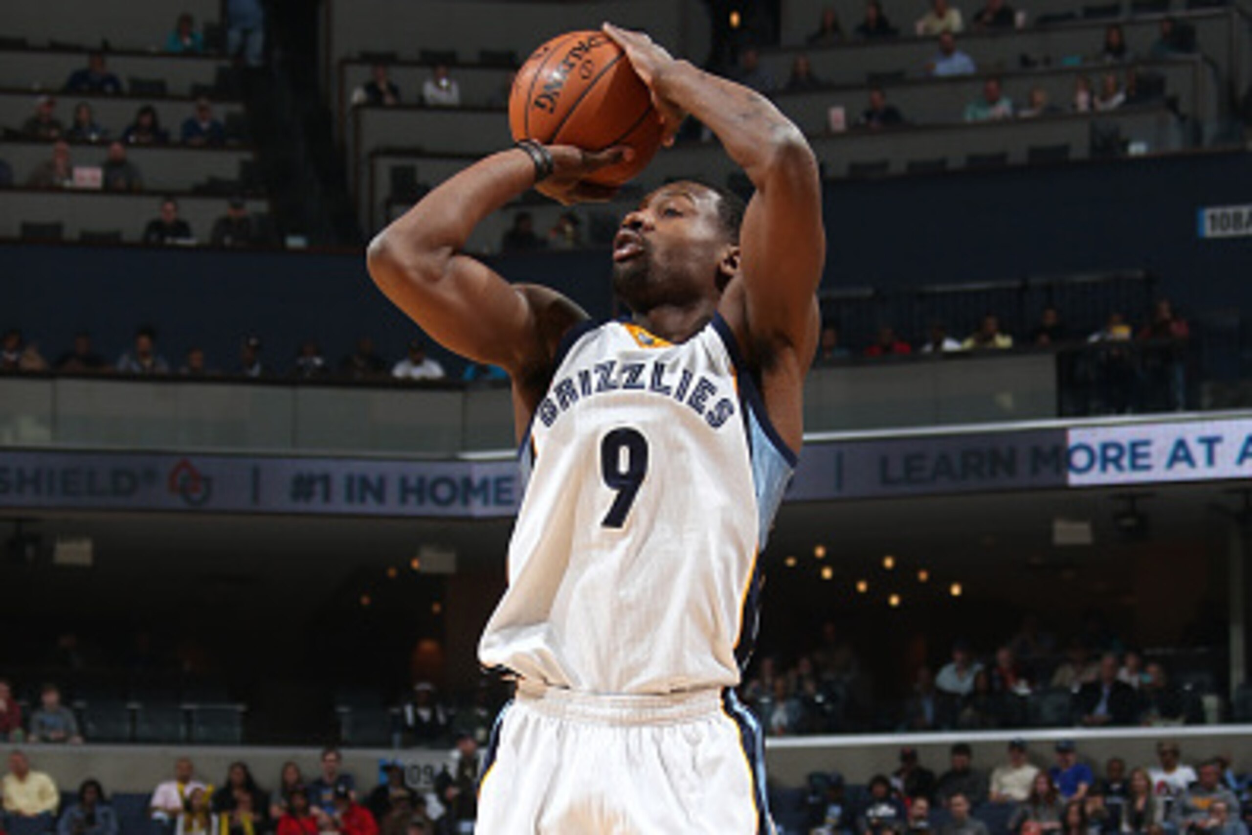MEMPHIS, TN - MARCH 27:  Tony Allen #9 of the Memphis Grizzlies shoots against the Golden State Warriors on March 27, 2015 at FedExForum in Memphis, Tennessee. NOTE TO USER: User expressly acknowledges and agrees that, by downloading and or using this pho