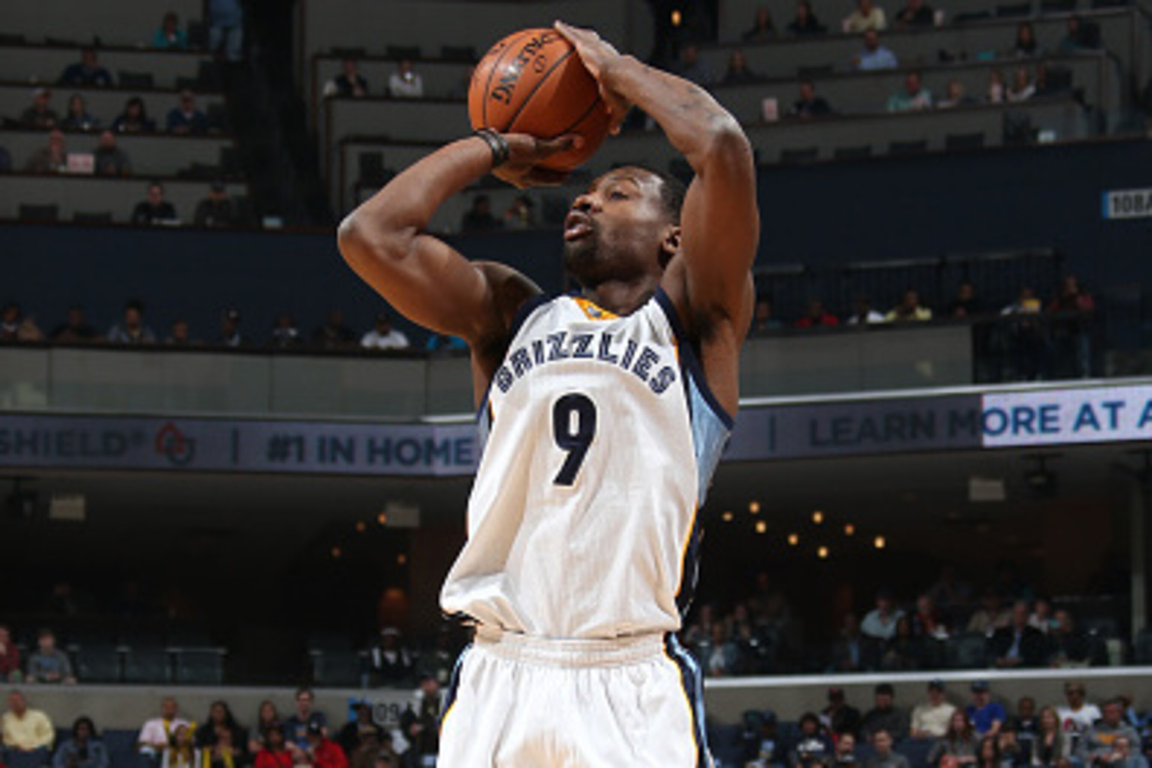 MEMPHIS, TN - MARCH 27:  Tony Allen #9 of the Memphis Grizzlies shoots against the Golden State Warriors on March 27, 2015 at FedExForum in Memphis, Tennessee. NOTE TO USER: User expressly acknowledges and agrees that, by downloading and or using this pho