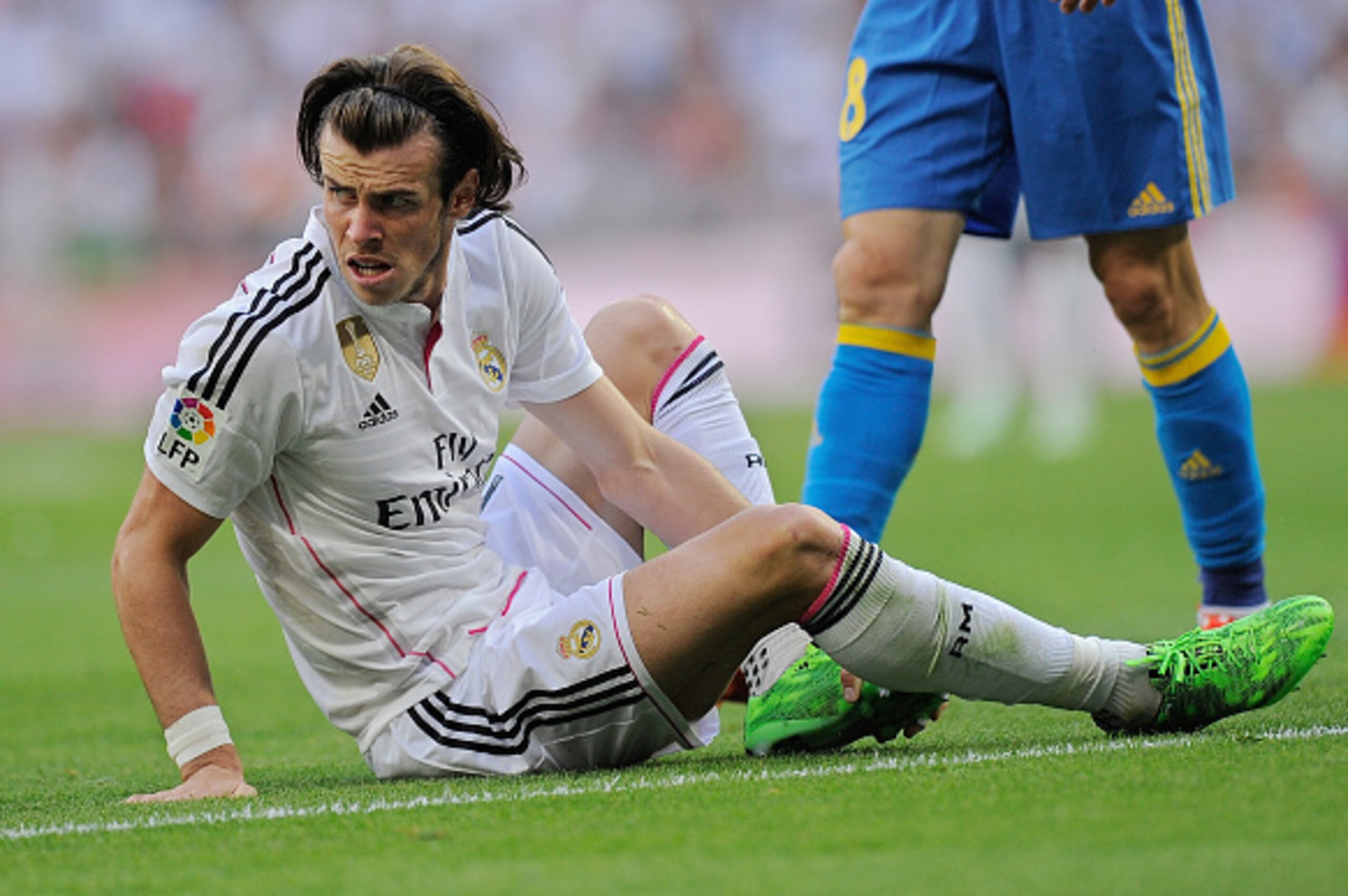 MADRID, SPAIN - MAY 09:  Gareth Bale of Real Madrid looks on during the La Liga match between Real Madrid CF and Valencia CF at Estadio Santiago Bernabeu on May 9, 2015 in Madrid, Spain.  (Photo by Denis Doyle/Getty Images)