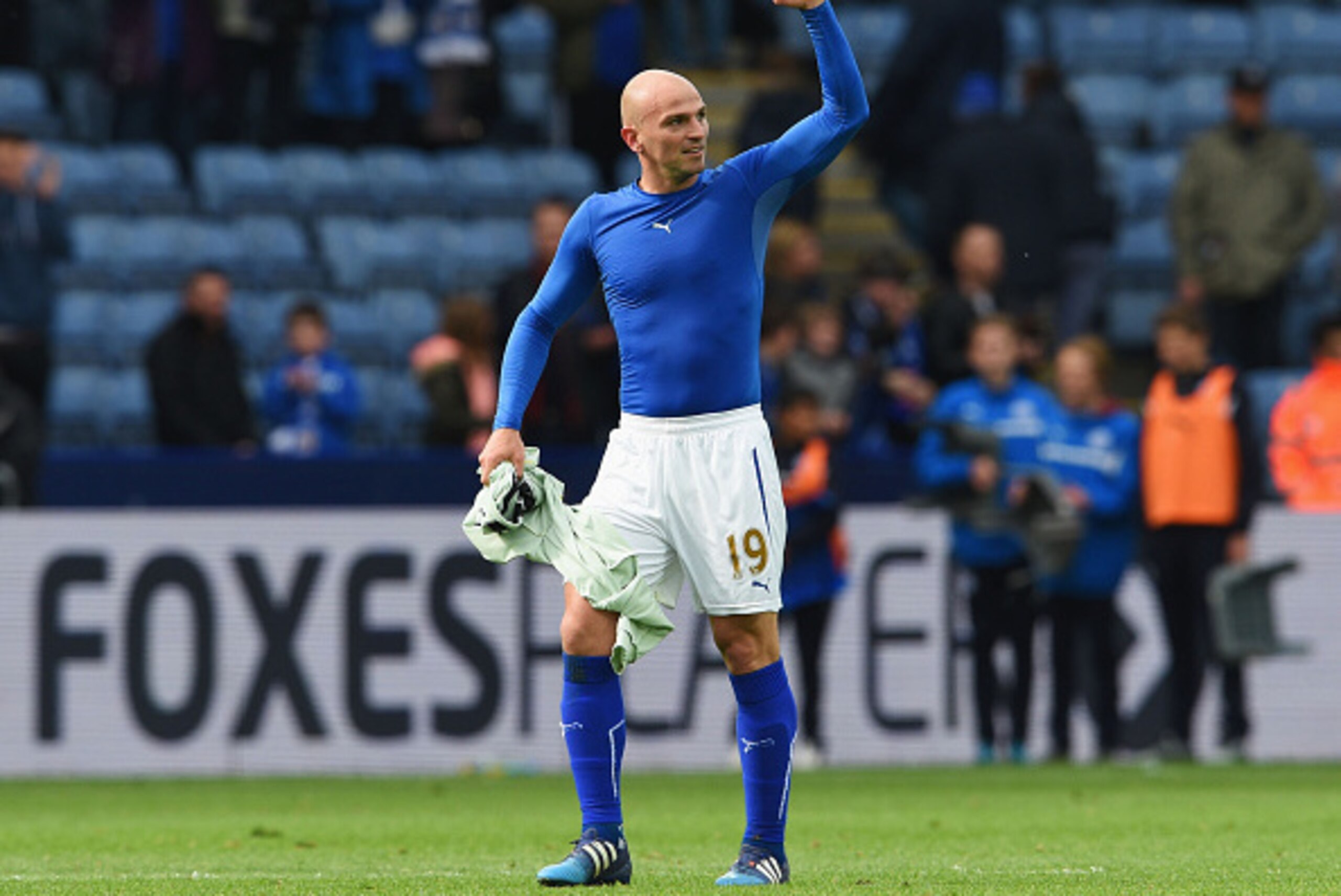 LEICESTER, ENGLAND - MAY 09: Esteban Cambiasso of Leicester City celebrates victory after the Barclays Premier League match between Leicester City and Southampton at The King Power Stadium on May 9, 2015 in Leicester, England. (Photo by Ross Kinnaird/Ge LEICESTER, ENGLAND - MAY 09: Esteban Cambiasso of Leicester City celebrates victory after the Barclays Premier League match between Leicester City and Southampton at The King Power Stadium on May 9, 2015 in Leicester, England. (Photo by Ross Kinnaird/Ge