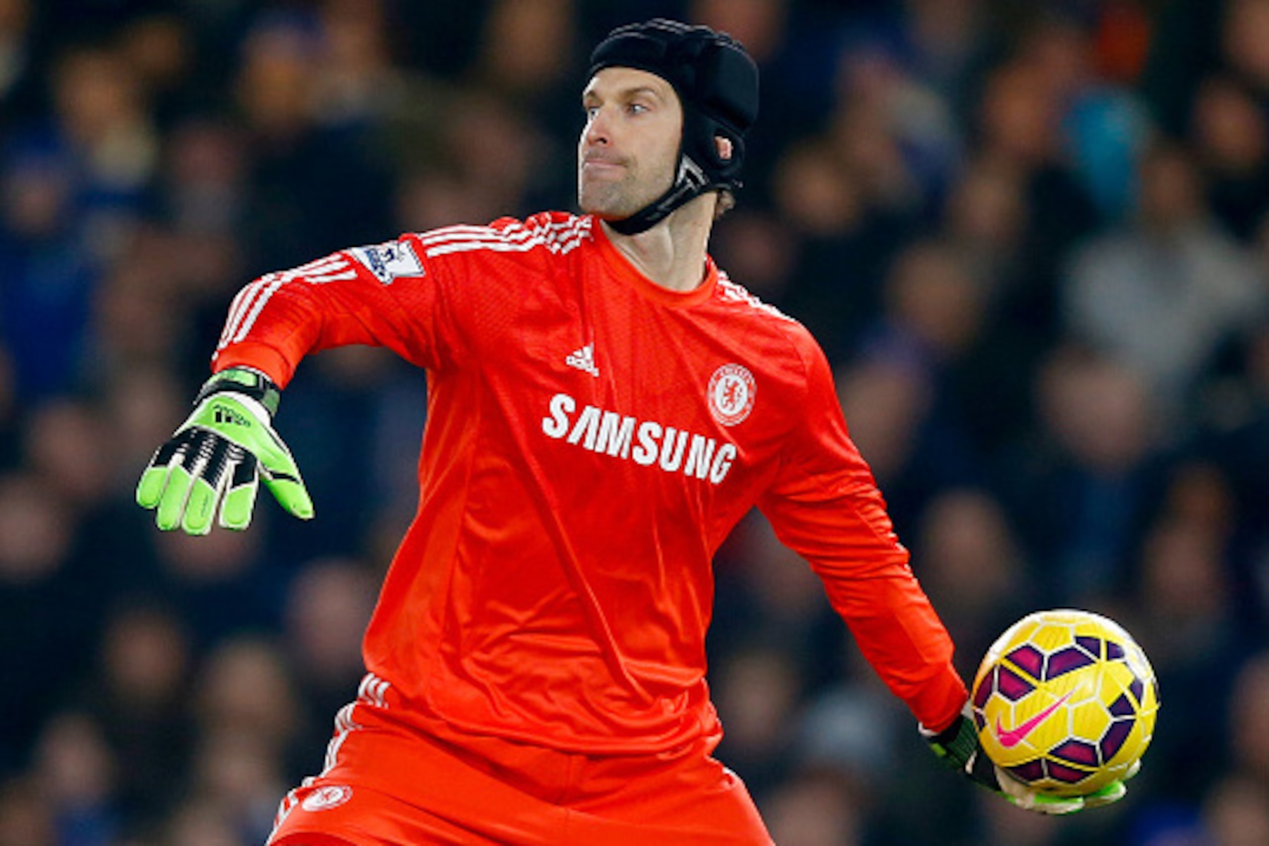 LONDON, ENGLAND - FEBRUARY 11: Petr Cech of Chelsea during the Barclays Premier League match between Chelsea and Everton at Stamford Bridge on February 11, 2015 in London, England (Photo by Clive Rose/Getty Images) LONDON, ENGLAND - FEBRUARY 11: Petr Cech of Chelsea during the Barclays Premier League match between Chelsea and Everton at Stamford Bridge on February 11, 2015 in London, England (Photo by Clive Rose/Getty Images)