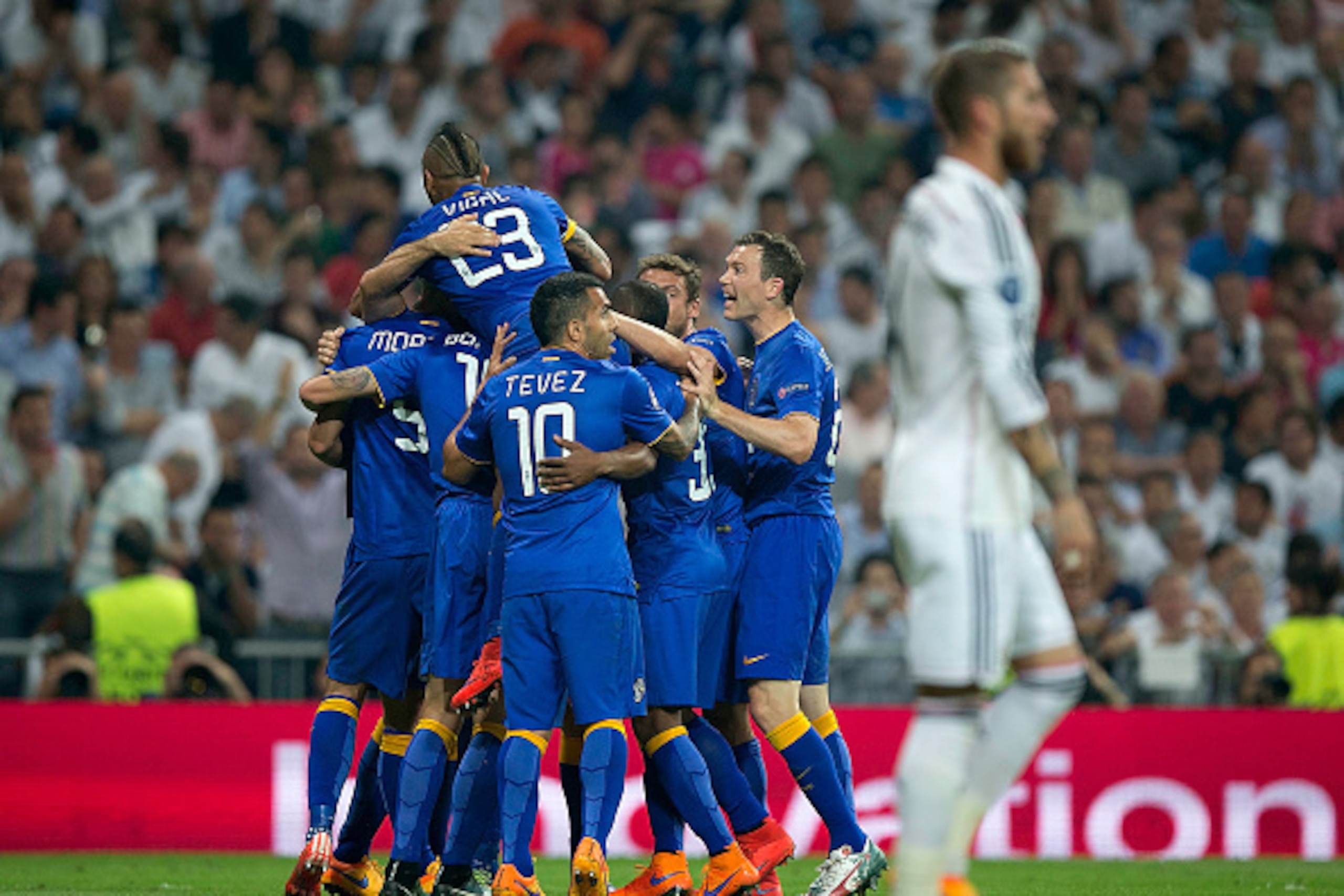 MADRID, SPAIN - MAY 13:  Alvaro Morata (L - Obscured) of Juventus is congratulated by teammates after scoring a goal to level the scores at 1-1 during the UEFA Champions League Semi Final, second leg match between Real Madrid and Juventus at Estadio Santi