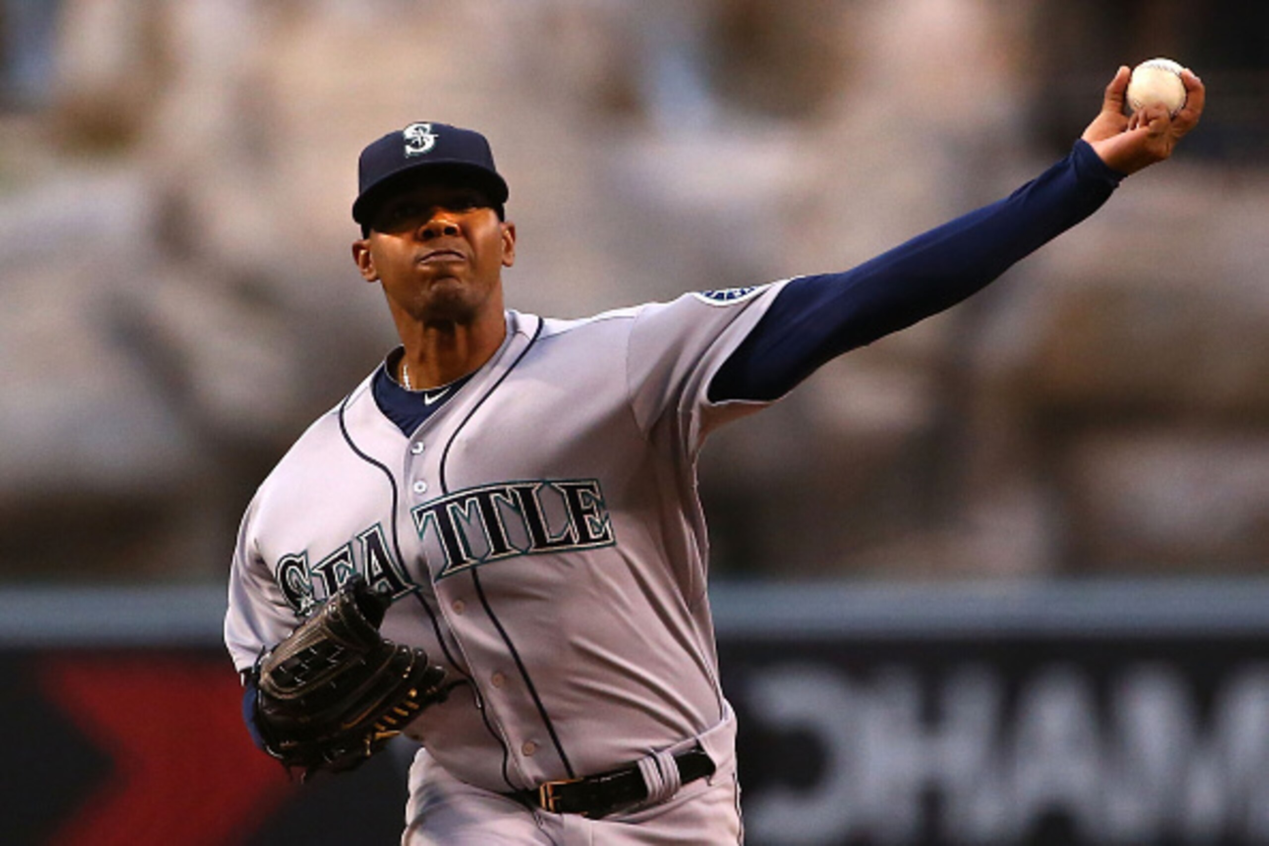 ANAHEIM, CA - MAY 06:  Roenis Elias #29 of the Seattle Mariners pitches in the first inning during the MLB game against the Los Angeles Angels of Anaheim at Angel Stadium of Anaheim on May 6, 2015 in Anaheim, California.  (Photo by Victor Decolongon/Getty