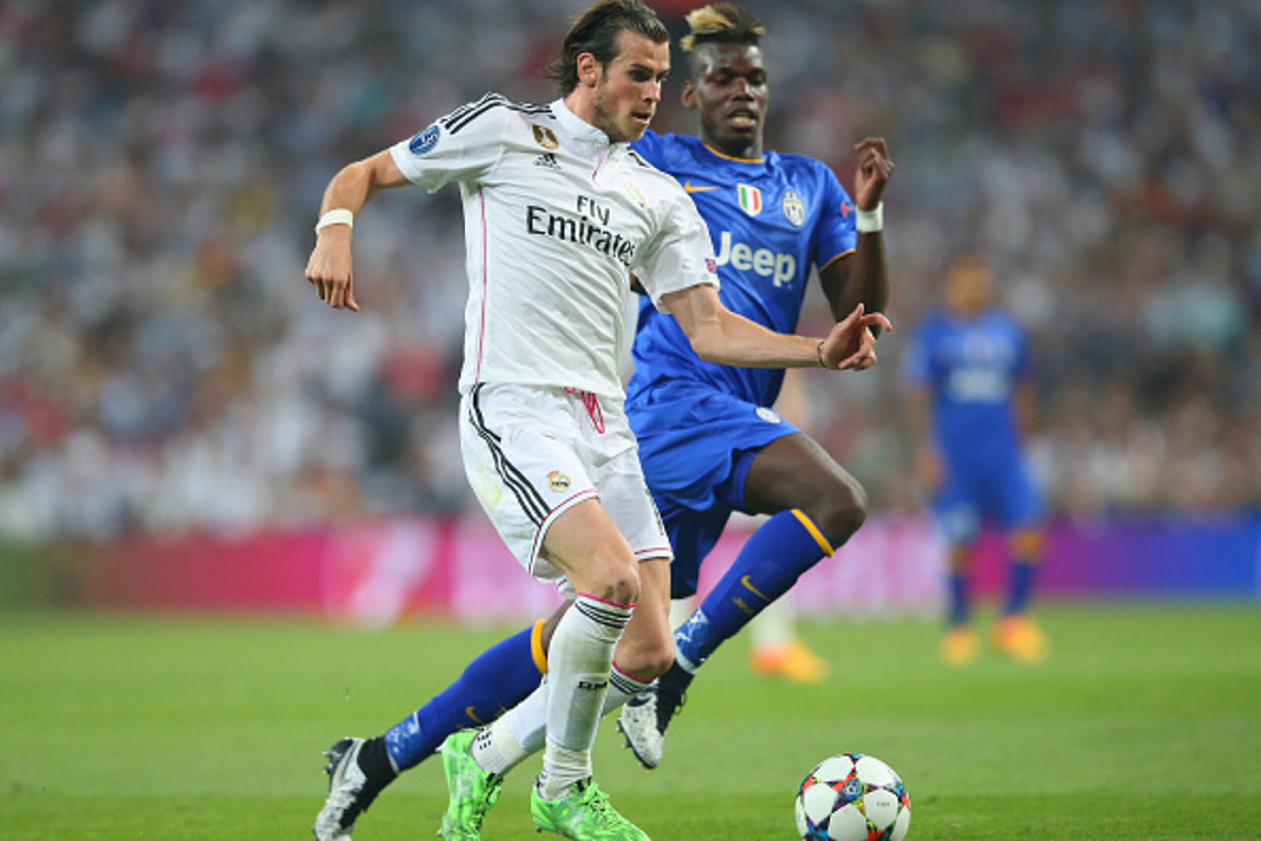 MADRID, SPAIN - MAY 13:  Gareth Bale of Real Madrid is pursued by Paul Pogba of Juventus during the UEFA Champions League Semi Final, second leg match between Real Madrid and Juventus at Estadio Santiago Bernabeu on May 13, 2015 in Madrid, Spain.  (Photo 