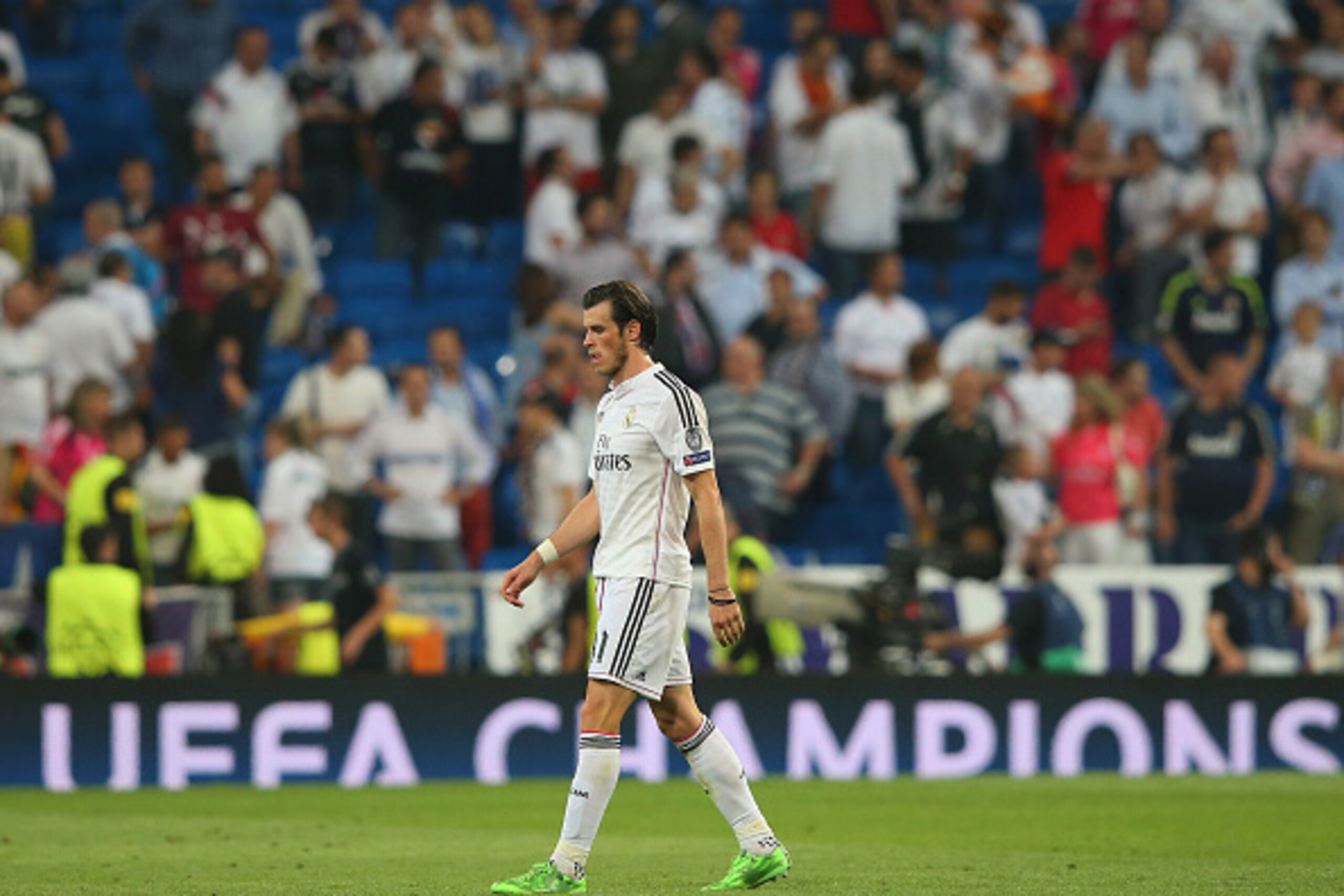 MADRID, SPAIN - MAY 13:  A dejected Gareth Bale of Real Madrid reacts following his team's exit from the competition during the UEFA Champions League Semi Final, second leg match between Real Madrid and Juventus at Estadio Santiago Bernabeu on May 13, 201