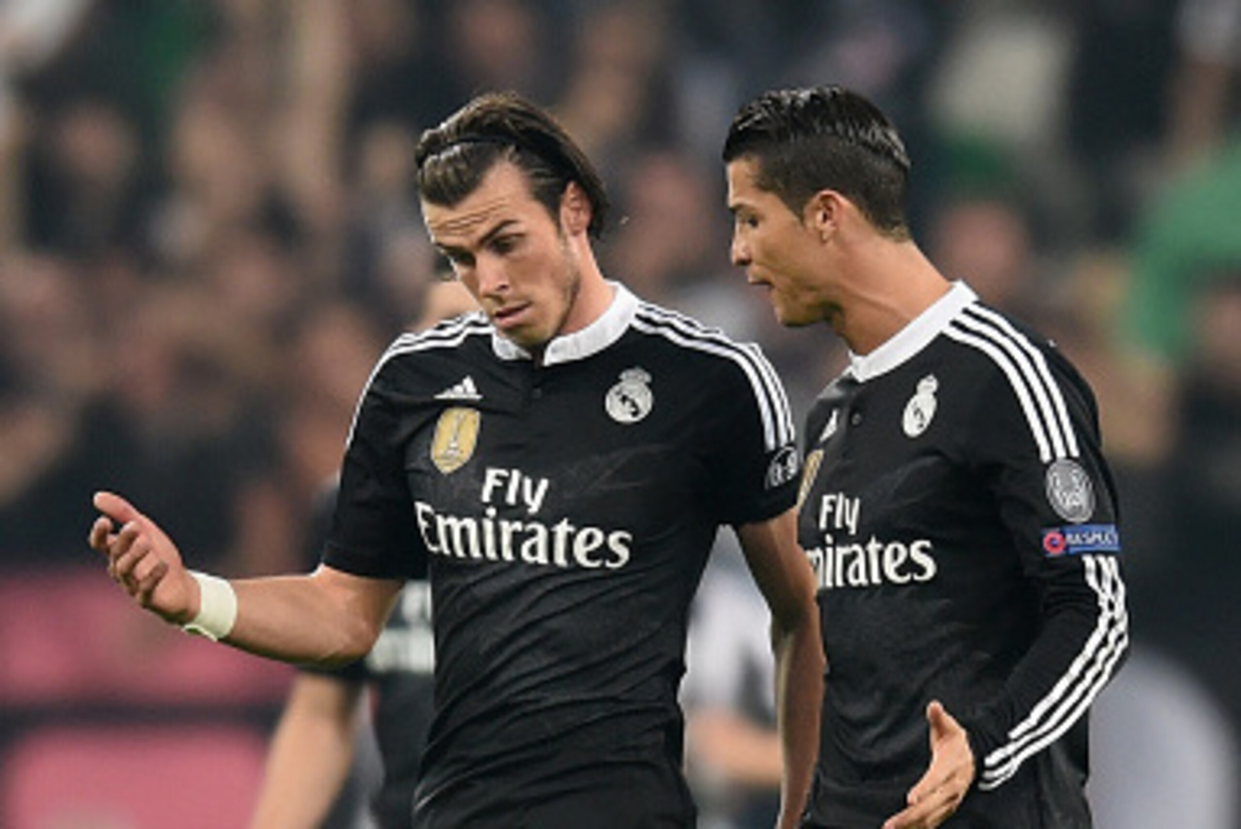 TURIN, ENGLAND - MAY 05:  Gareth Bale and Cristiano Ronaldo of Real Madrid CF in discussion as Alvaro Morata of Juventus scores their first goal during the UEFA Champions League semi final first leg match between Juventus and Real Madrid CF at Juventus Ar