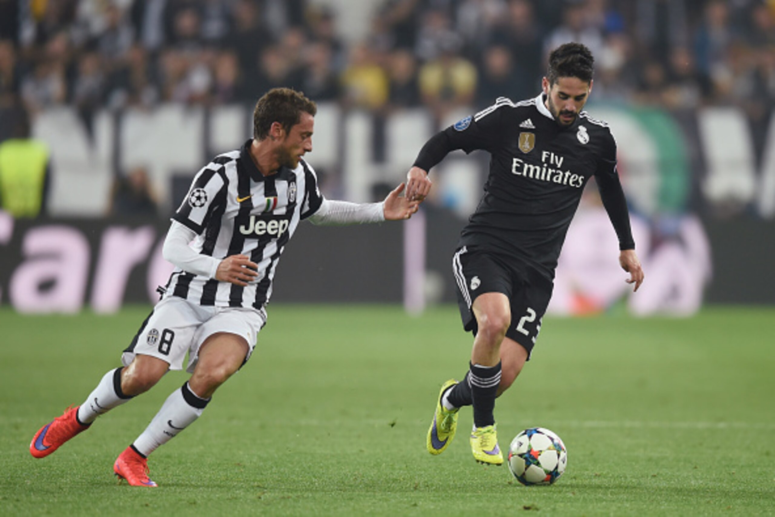 TURIN, ITALY - MAY 05: Claudio Marchisio of Juventus in action with Isco of Real Madrid during the UEFA Champions League semi final match between Juventus and Real Madrid at Juventus Arena on May 5, 2015 in Turin, Italy. (Photo by Michael Regan/Getty Ima TURIN, ITALY - MAY 05: Claudio Marchisio of Juventus in action with Isco of Real Madrid during the UEFA Champions League semi final match between Juventus and Real Madrid at Juventus Arena on May 5, 2015 in Turin, Italy. (Photo by Michael Regan/Getty Ima