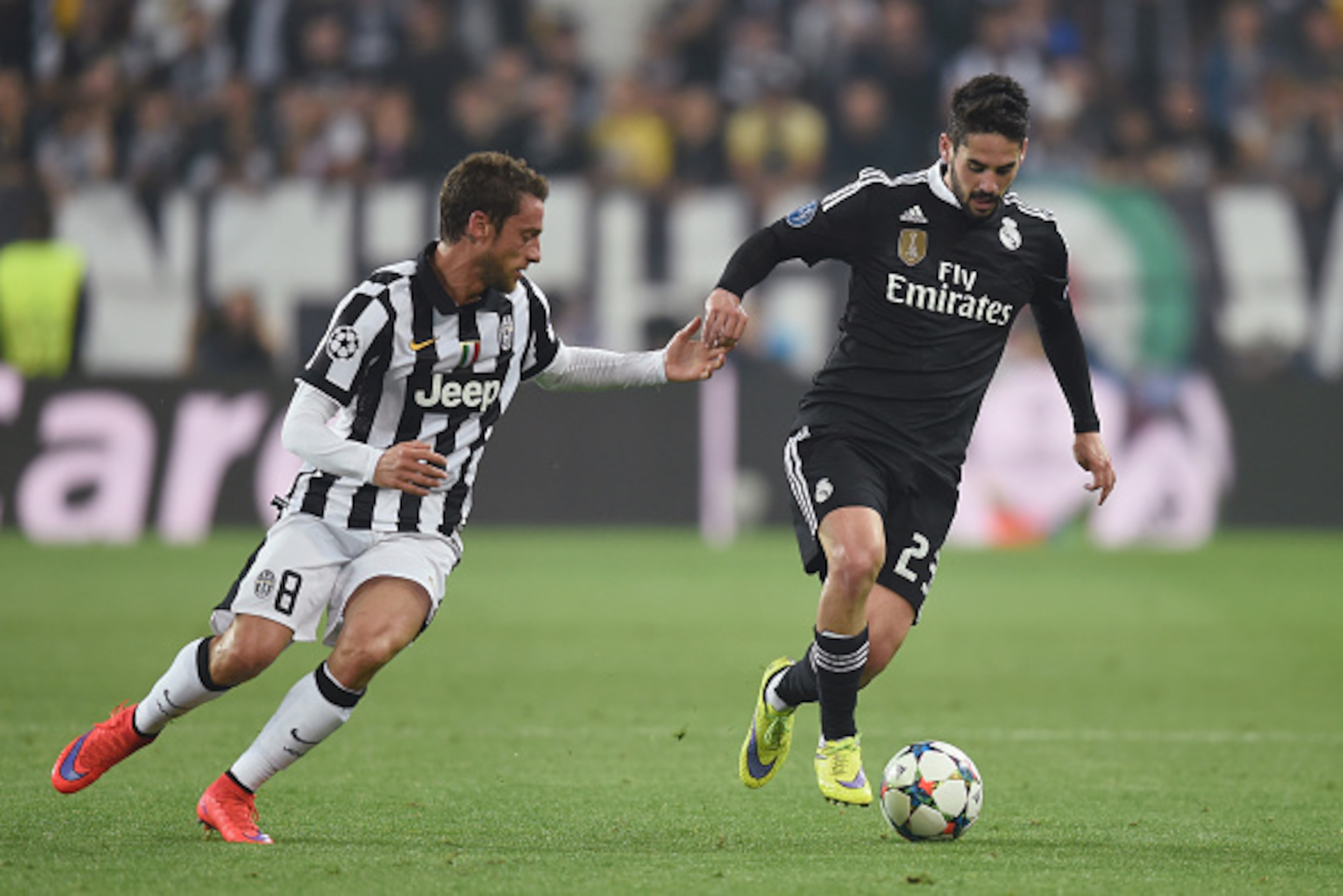 TURIN, ITALY - MAY 05: Claudio Marchisio of Juventus in action with Isco of Real Madrid during the UEFA Champions League semi final match between Juventus and Real Madrid at Juventus Arena on May 5, 2015 in Turin, Italy.  (Photo by Michael Regan/Getty Ima