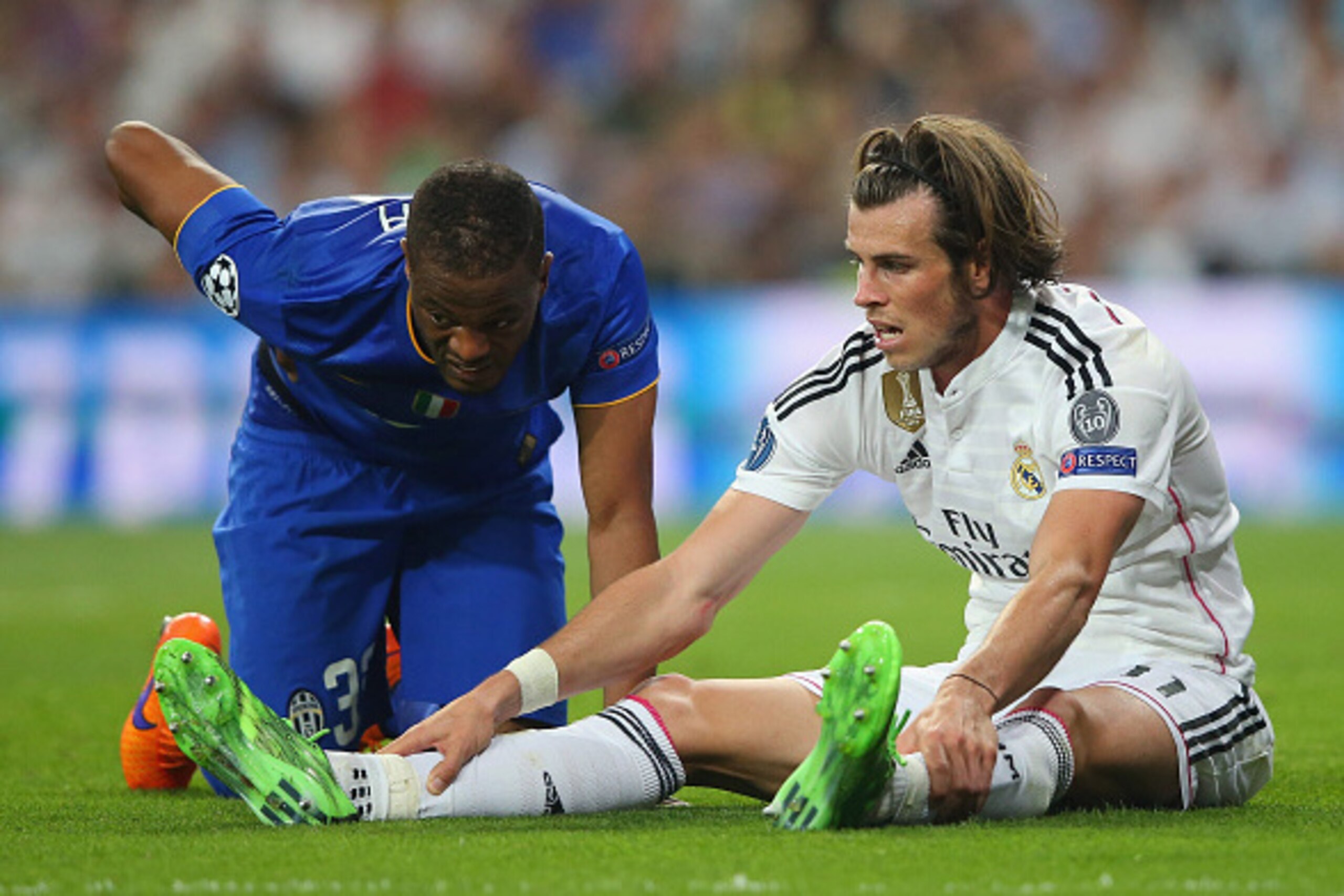 MADRID, SPAIN - MAY 13:  Patrice Evra of Juventus and Gareth Bale of Real Madrid react after a collision during the UEFA Champions League Semi Final, second leg match between Real Madrid and Juventus at Estadio Santiago Bernabeu on May 13, 2015 in Madrid,