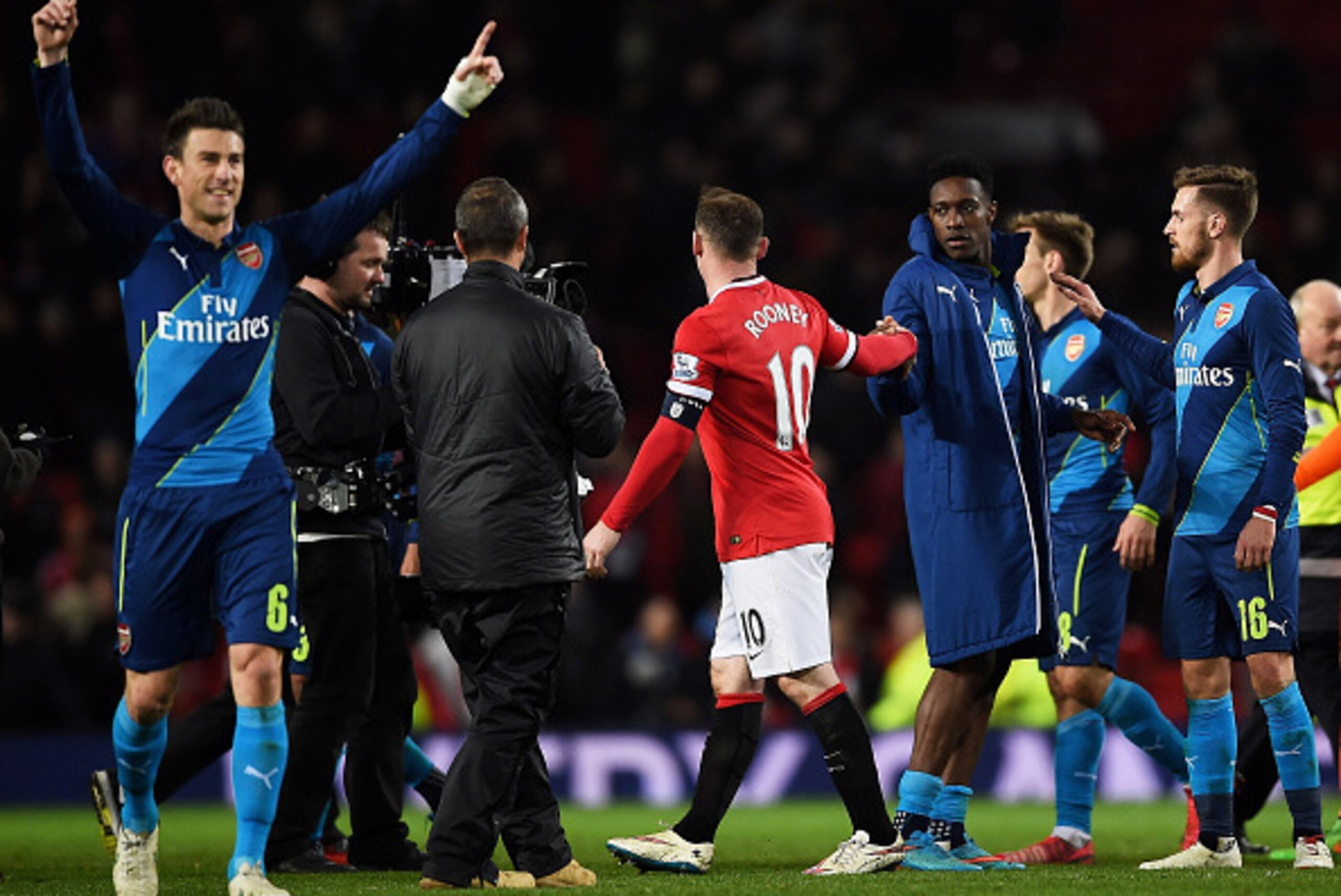 MANCHESTER, ENGLAND - MARCH 09:  Wayne Rooney of Manchester United shakes hands with former teammate Danny Welbeck of Arsenal following the final whistle during the FA Cup Quarter Final match between Manchester United and Arsenal at Old Trafford on March 