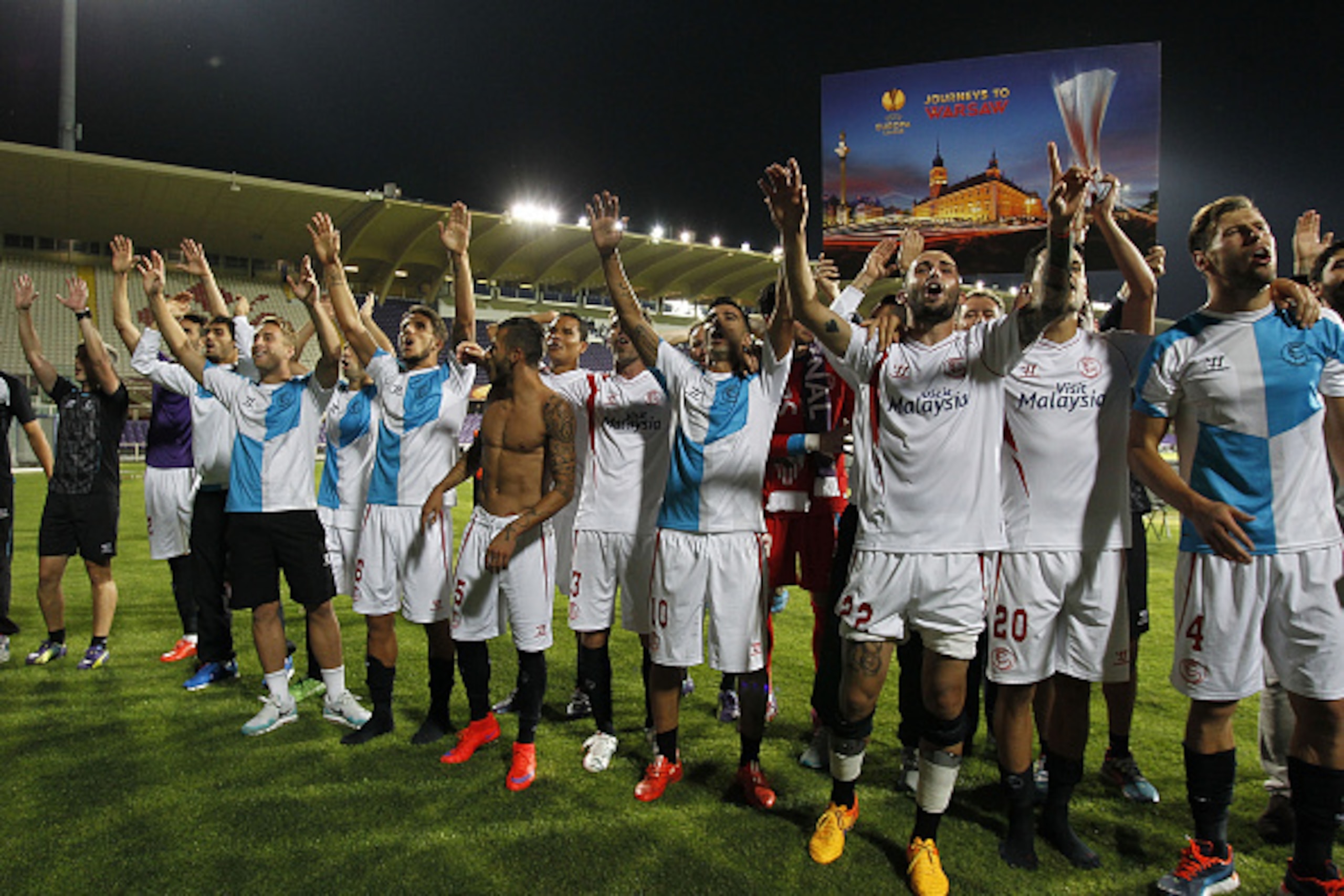 FLORENCE, ITALY - MAY 14: Players of FC Sevilla celebrate the victory after the UEFA Europa League Semi Final match between ACF Fiorentina and FC Sevilla on May 14, 2015 in Florence, Italy.  (Photo by Gabriele Maltinti/Getty Images)