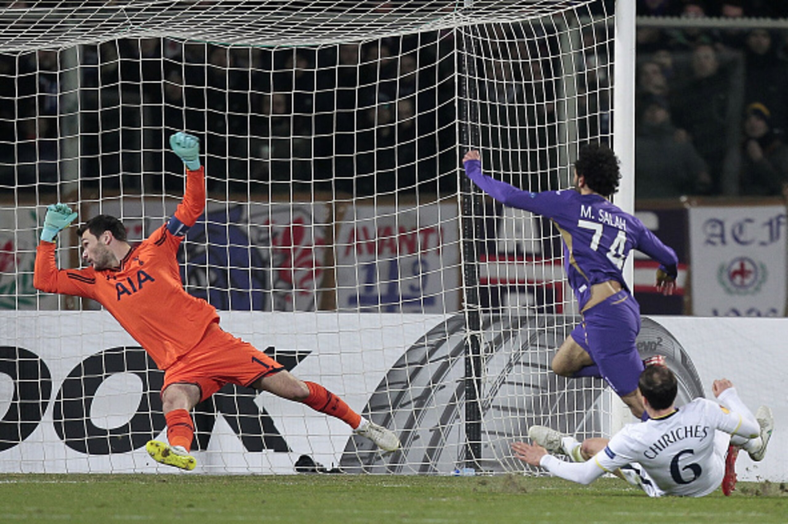 FLORENCE, ITALY - FEBRUARY 26: Mohamed Salah of ACF Fiorentina scores a goal during the UEFA Europa League Round of 32 match between  ACF Fiorentina and Tottenham Hotspur FC at Artemio Franchi stadium on February 26, 2015 in Florence, Italy.  (Photo by Ga