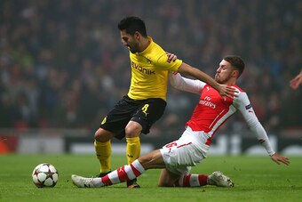 LONDON, ENGLAND - NOVEMBER 26:  Ilkay Gundogan of Borussia Dortmund is tackled by Aaron Ramsey of Arsenal during the UEFA Champions League Group D match between Arsenal and Borussia Dortmund at the Emirates Stadium on November 26, 2014 in London, United K