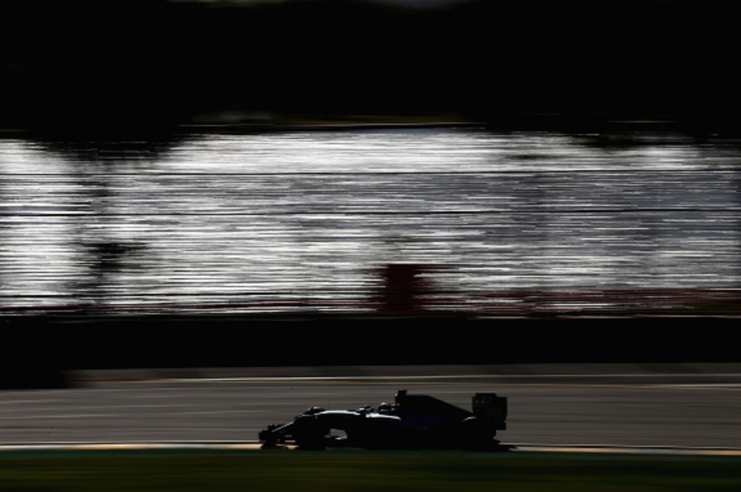 MELBOURNE, AUSTRALIA - MARCH 15:  Lewis Hamilton of Great Britain and Mercedes GP drives during the Australian Formula One Grand Prix at Albert Park on March 15, 2015 in Melbourne, Australia.  (Photo by Clive Mason/Getty Images)