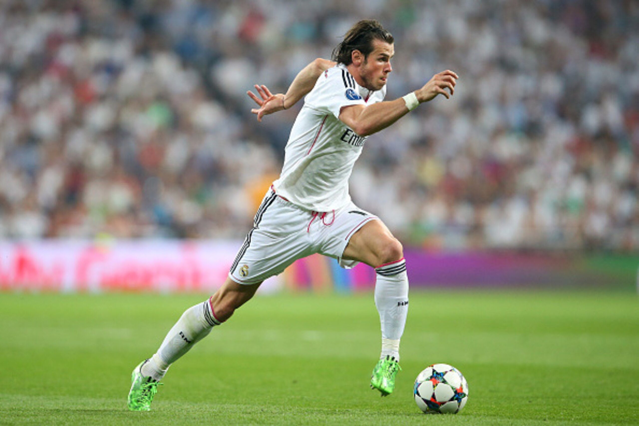MADRID, SPAIN - MAY 13: Gareth Bale of Real Madrid CF runs with the ball during the UEFA Champions League Semi Final second leg match between Real Madrid CF and Juventus at Estadio Santiago Bernabeu on May 13, 2015 in Madrid, Spain. (Photo by Alex Lives MADRID, SPAIN - MAY 13: Gareth Bale of Real Madrid CF runs with the ball during the UEFA Champions League Semi Final second leg match between Real Madrid CF and Juventus at Estadio Santiago Bernabeu on May 13, 2015 in Madrid, Spain. (Photo by Alex Lives