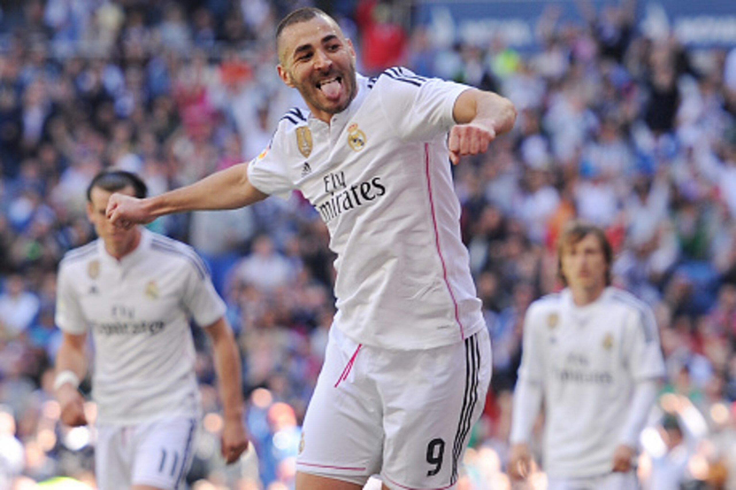 MADRID, SPAIN - APRIL 05: Karim Benzema of Real Madrid CF celebrates after scoring his team's 7th goal during the La Liga match between Real Madrid CF and Granada CF at Estadio Santiago Bernabeu on April 5, 2015 in Madrid, Spain. (Photo by Denis Doyle/G MADRID, SPAIN - APRIL 05: Karim Benzema of Real Madrid CF celebrates after scoring his team's 7th goal during the La Liga match between Real Madrid CF and Granada CF at Estadio Santiago Bernabeu on April 5, 2015 in Madrid, Spain. (Photo by Denis Doyle/G