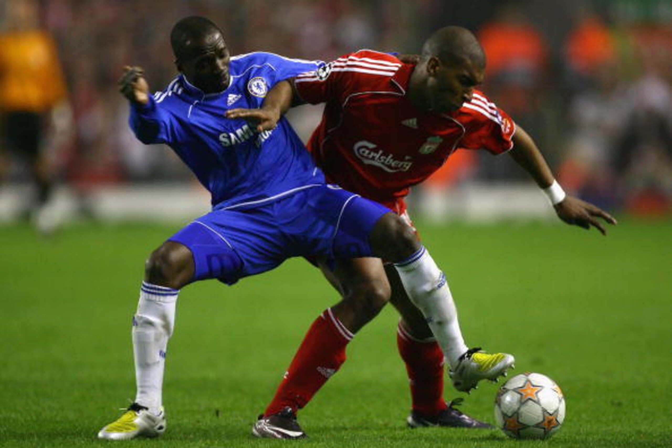 LIVERPOOL, UNITED KINGDOM - APRIL 22:  Claude Makelele of Chelsea battles for the ball with Ryan Babel of Liverpool during the UEFA Champions League Semi Final, first leg match between Liverpool and Chelsea at Anfield on April 22, 2008 in Liverpool, Engla