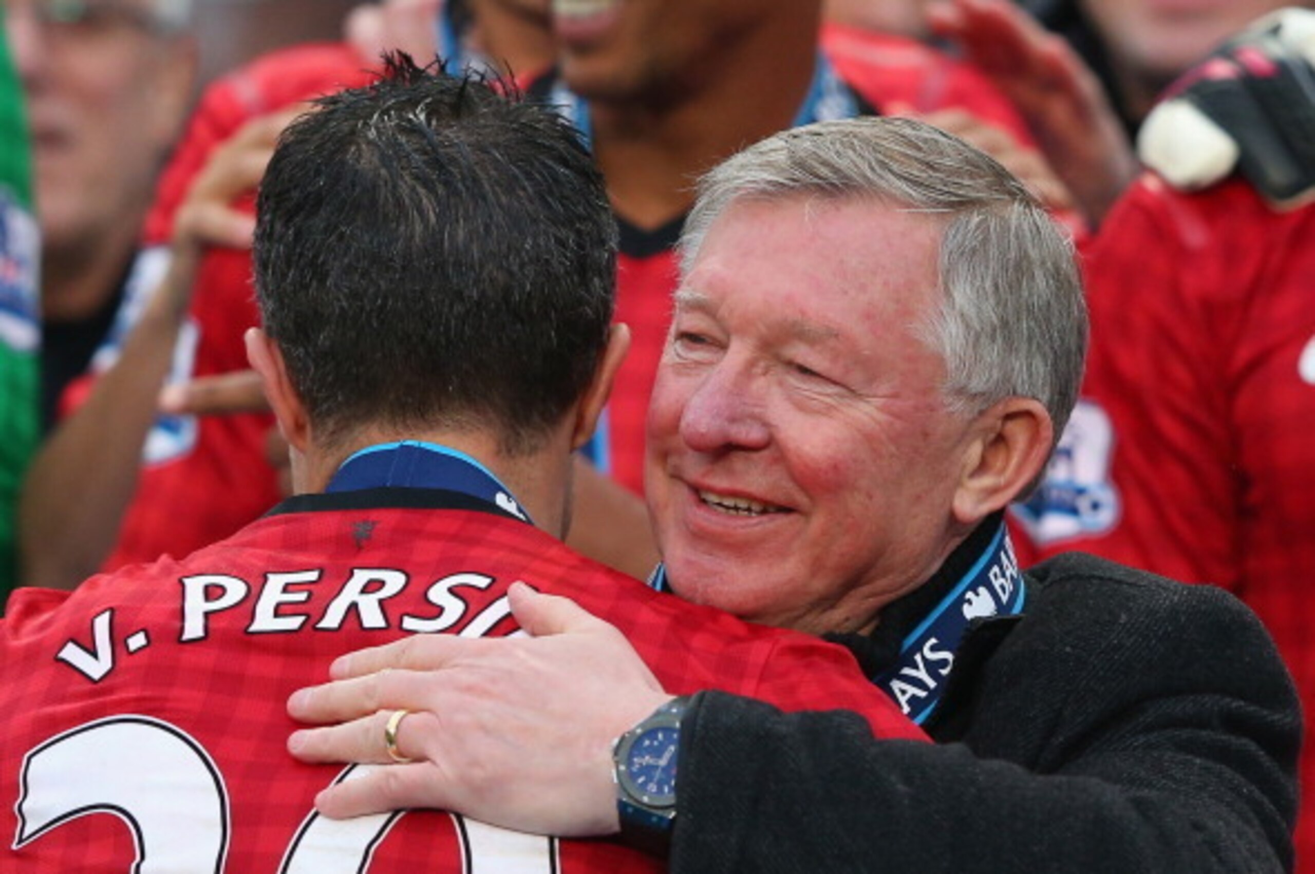 MANCHESTER, ENGLAND - MAY 12:  Manchester United Manager Sir Alex Ferguson congratulates Robin van Persie following the Barclays Premier League match between Manchester United and Swansea City at Old Trafford on May 12, 2013 in Manchester, England.  (Phot