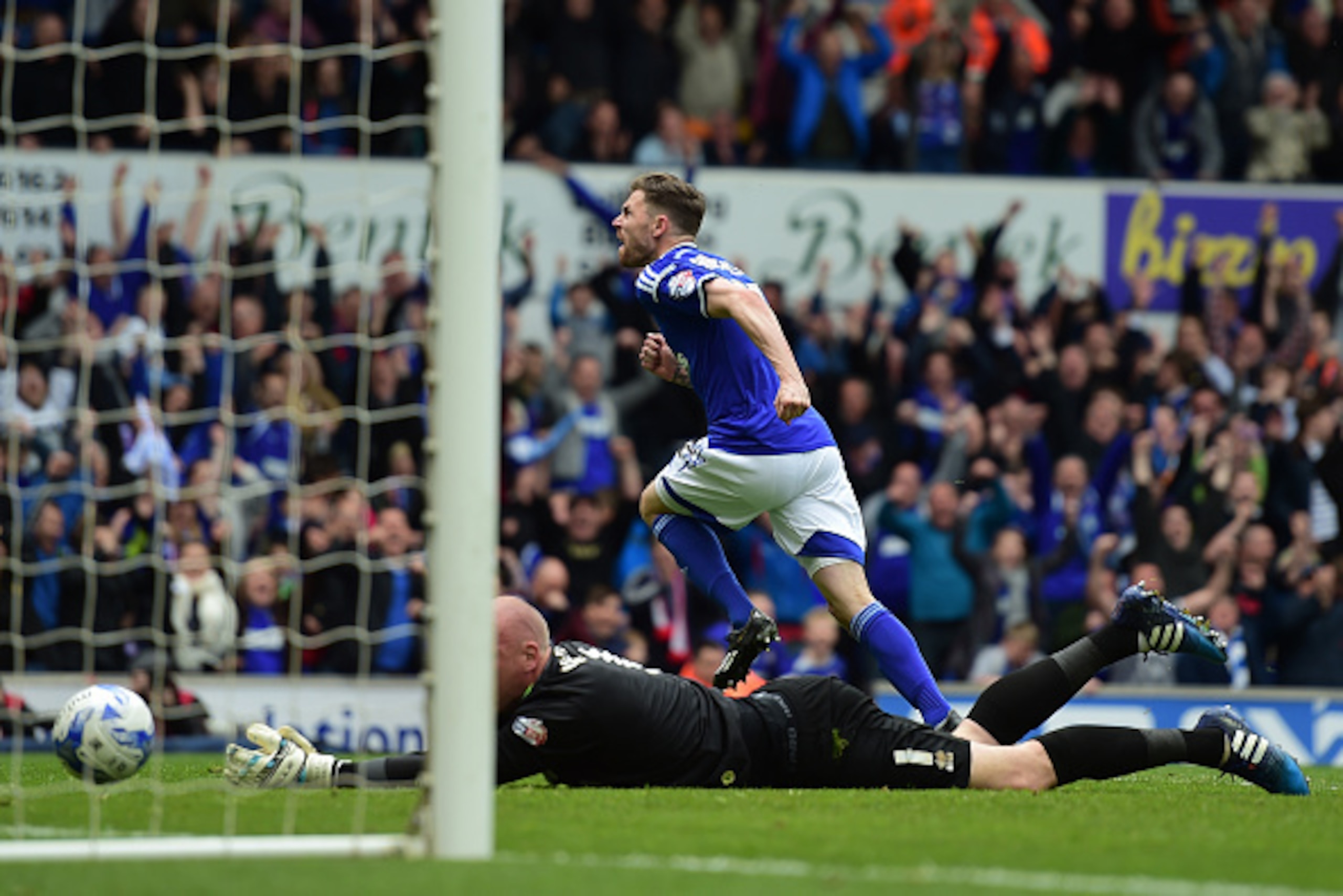 IPSWICH, ENGLAND - MAY 09:  Paul Anderson of Ipswich scores past John Ruddy of Norwich during the Sky Bet Championship Playoff semi-final first leg match between Ipswich Town and Norwich Cityat Portman Road on May 9, 2015 in Ipswich, England.  (Photo by J