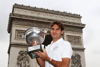 PARIS - JUNE 08:  Roger Federer of Switzerland poses with his French Open winners trophy at the Arc de Triomphe on June 8, 2009 in Paris, France.  (Photo by Ryan Pierse/Getty Images)