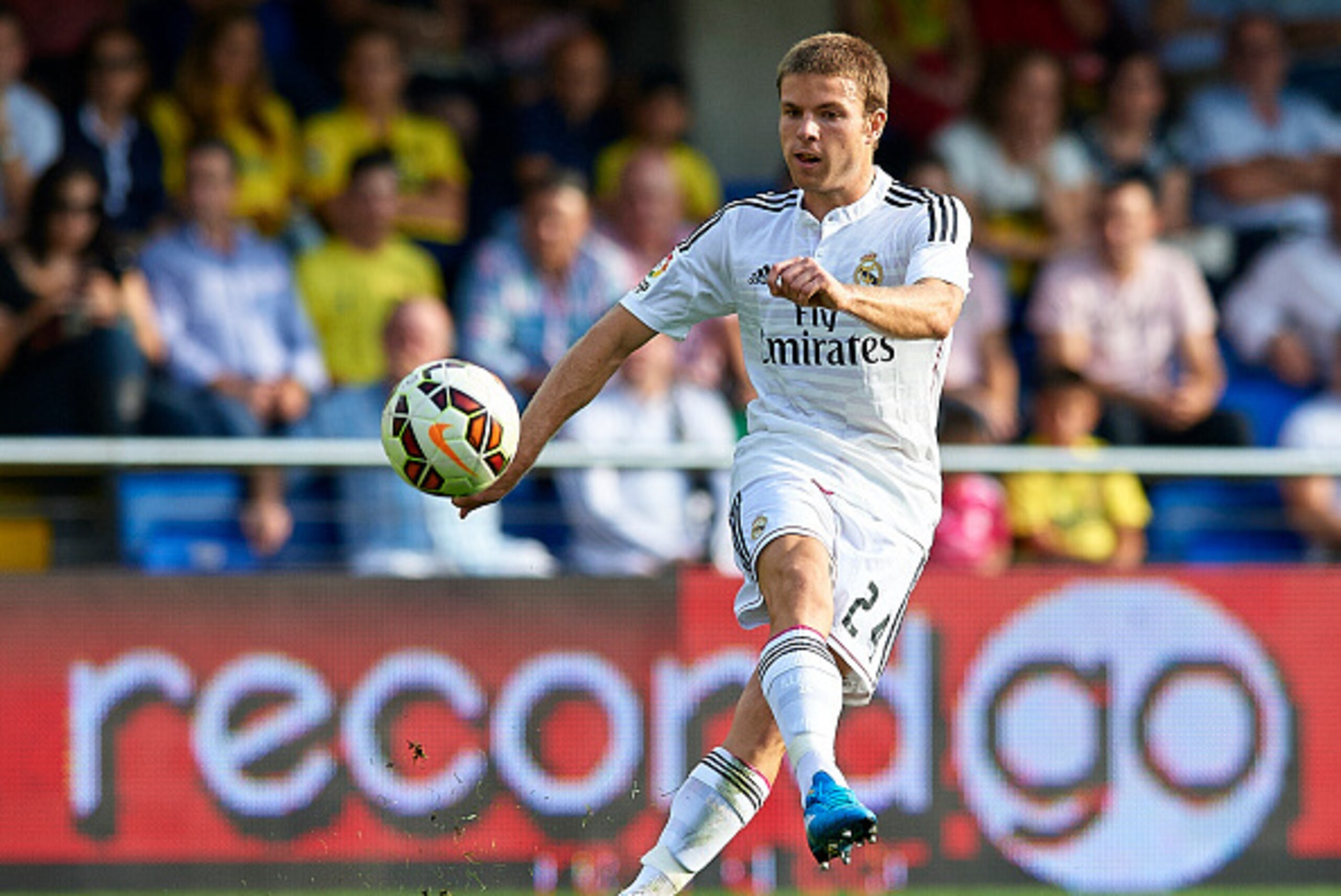 VILLARREAL, SPAIN - SEPTEMBER 27:  Asier Illarramendi of Real Madrid in action during the La Liga match between Villarreal CF and Real Madrid at El Madrigal on September 27, 2014 in Villarreal, Spain.  (Photo by Manuel Queimadelos Alonso/Getty Images)