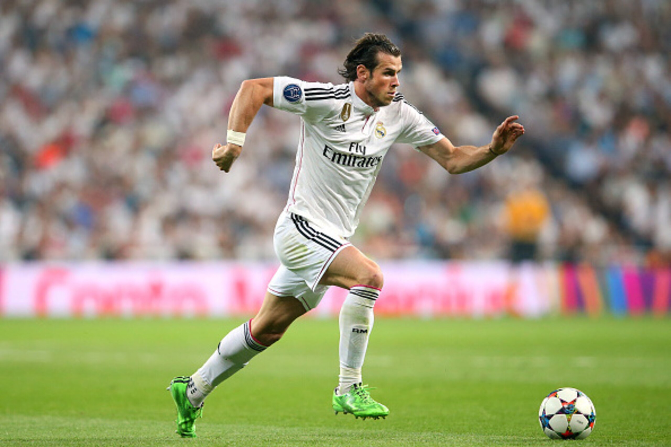 MADRID, SPAIN - MAY 13:  Gareth Bale of Real Madrid CF runs with the ball during the UEFA Champions League Semi Final second leg match between Real Madrid CF and Juventus at Estadio Santiago Bernabeu on May 13, 2015 in Madrid, Spain.  (Photo by Alex Lives