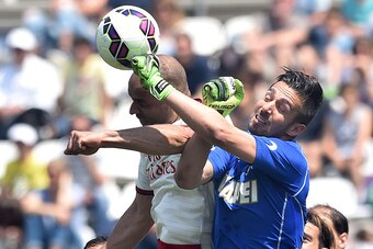 REGGIO NELL'EMILIA, ITALY - MAY 17:  Rodrigo Dias Alex of Milan scores the  goal 2-2 during the Serie A match between US Sassuolo Calcio and AC Milan on May 17, 2015 in Reggio nell'Emilia, Italy.  (Photo by Giuseppe Bellini/Getty Images)