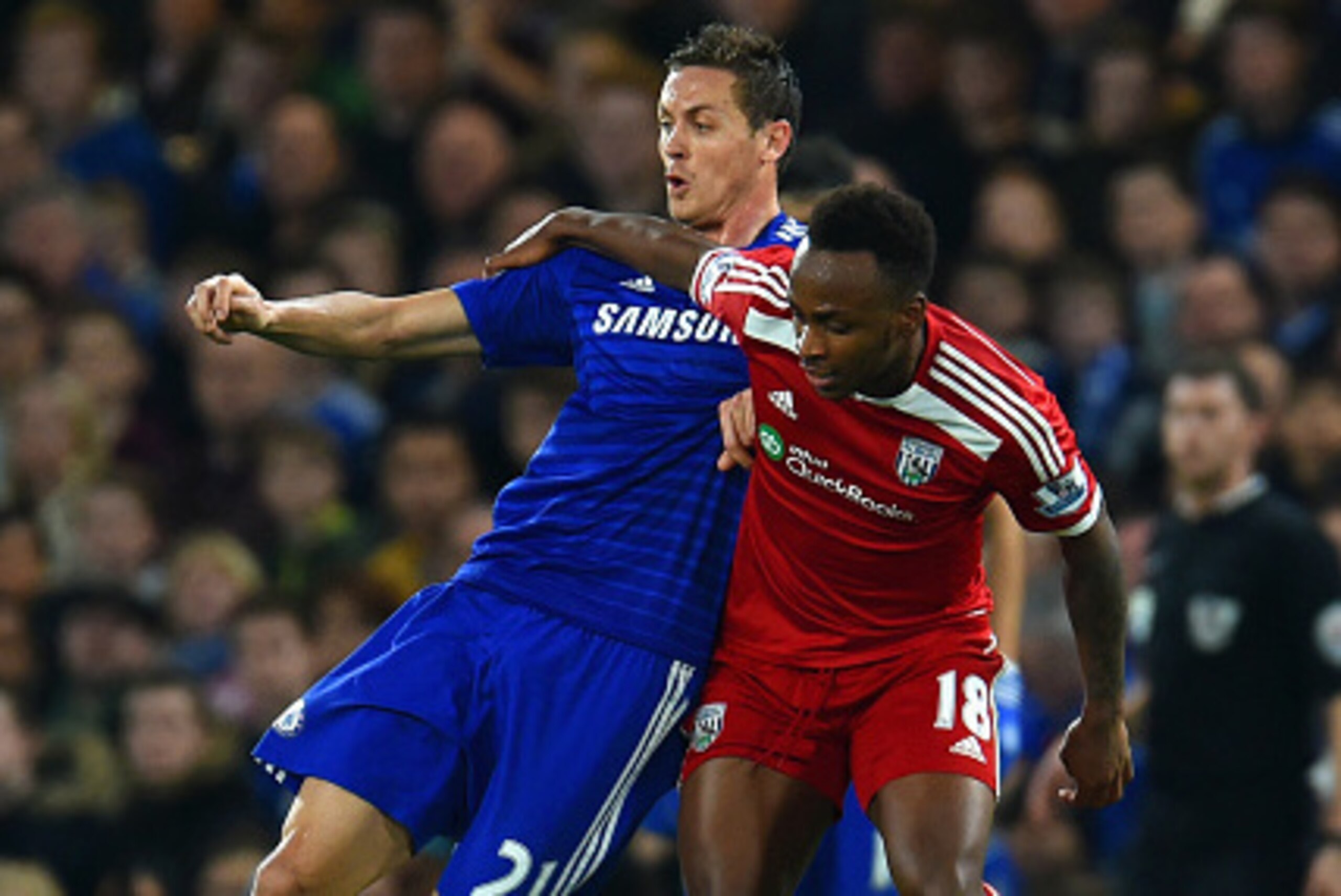 LONDON, ENGLAND - NOVEMBER 22:  Nemanja Matic of Chelsea and Saido Berahino of West Brom battle for the ball during the Barclays Premier League match between Chelsea and West Bromwich Albion at Stamford Bridge on November 22, 2014 in London, England.  (Ph