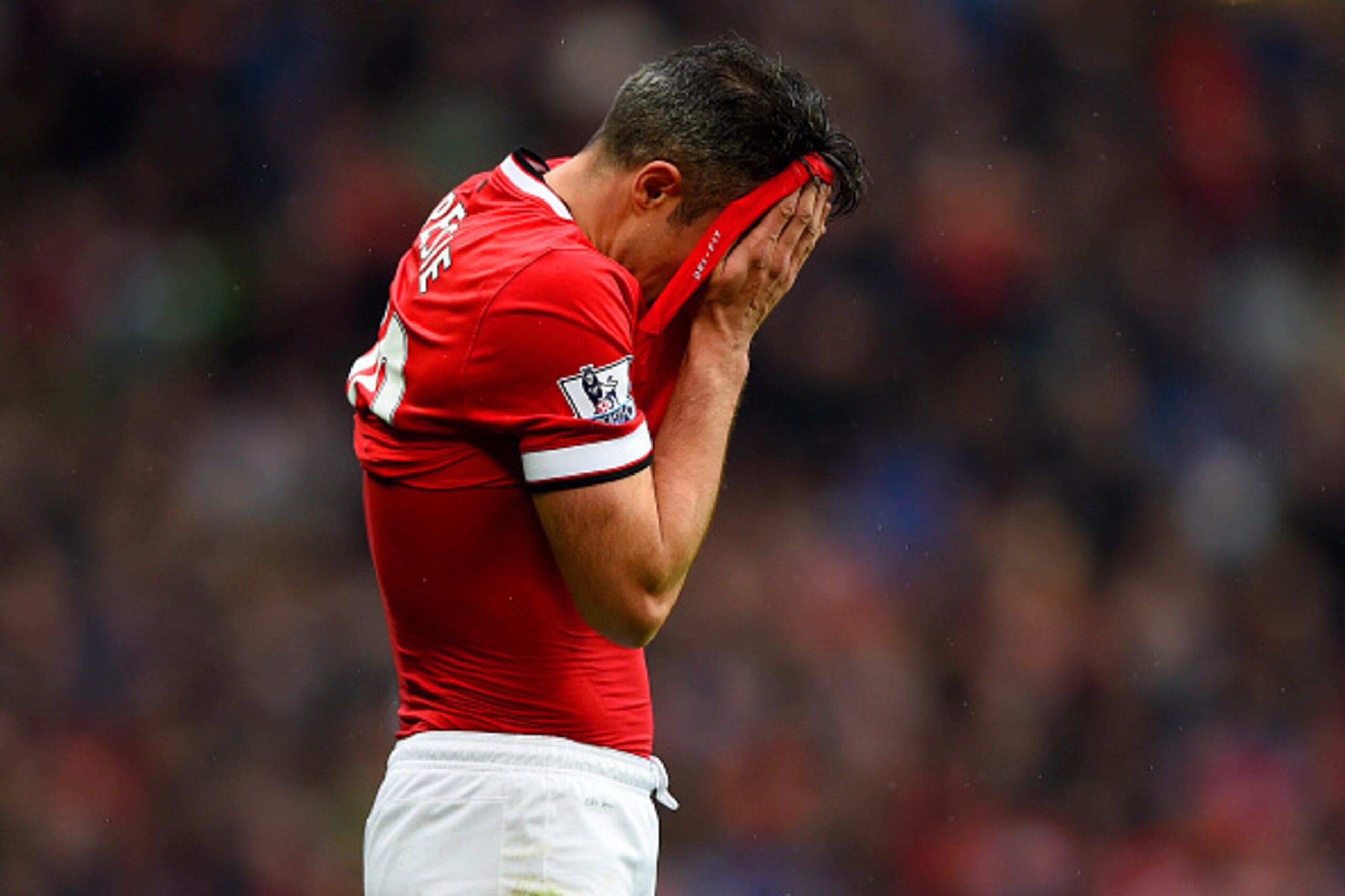 MANCHESTER, ENGLAND - MAY 02: Robin van Persie of Manchester United reacts after missing a penalty during the Barclays Premier League match between Manchester United and West Bromwich Albion at Old Trafford on May 2, 2015 in Manchester, England. (Photo MANCHESTER, ENGLAND - MAY 02: Robin van Persie of Manchester United reacts after missing a penalty during the Barclays Premier League match between Manchester United and West Bromwich Albion at Old Trafford on May 2, 2015 in Manchester, England. (Photo