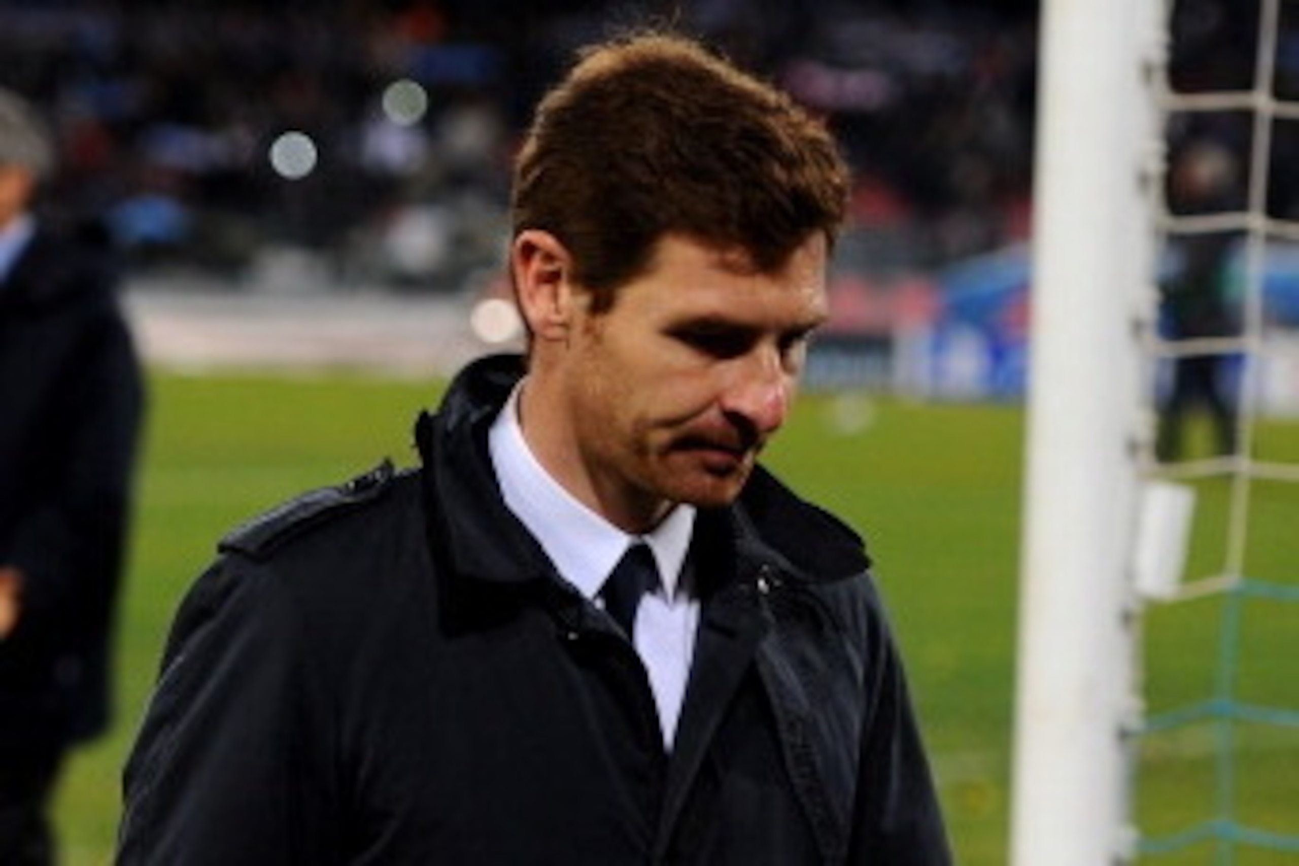 NAPLES, ITALY - FEBRUARY 21: A dejected Andre Villas-Boas the Chelsea manager walks off the pitch following his team's 3-1 defeat during the UEFA Champions League round of 16 first leg match between SSC Napoli and Chelsea FC at Stadio San Paolo on Februa NAPLES, ITALY - FEBRUARY 21: A dejected Andre Villas-Boas the Chelsea manager walks off the pitch following his team's 3-1 defeat during the UEFA Champions League round of 16 first leg match between SSC Napoli and Chelsea FC at Stadio San Paolo on Februa