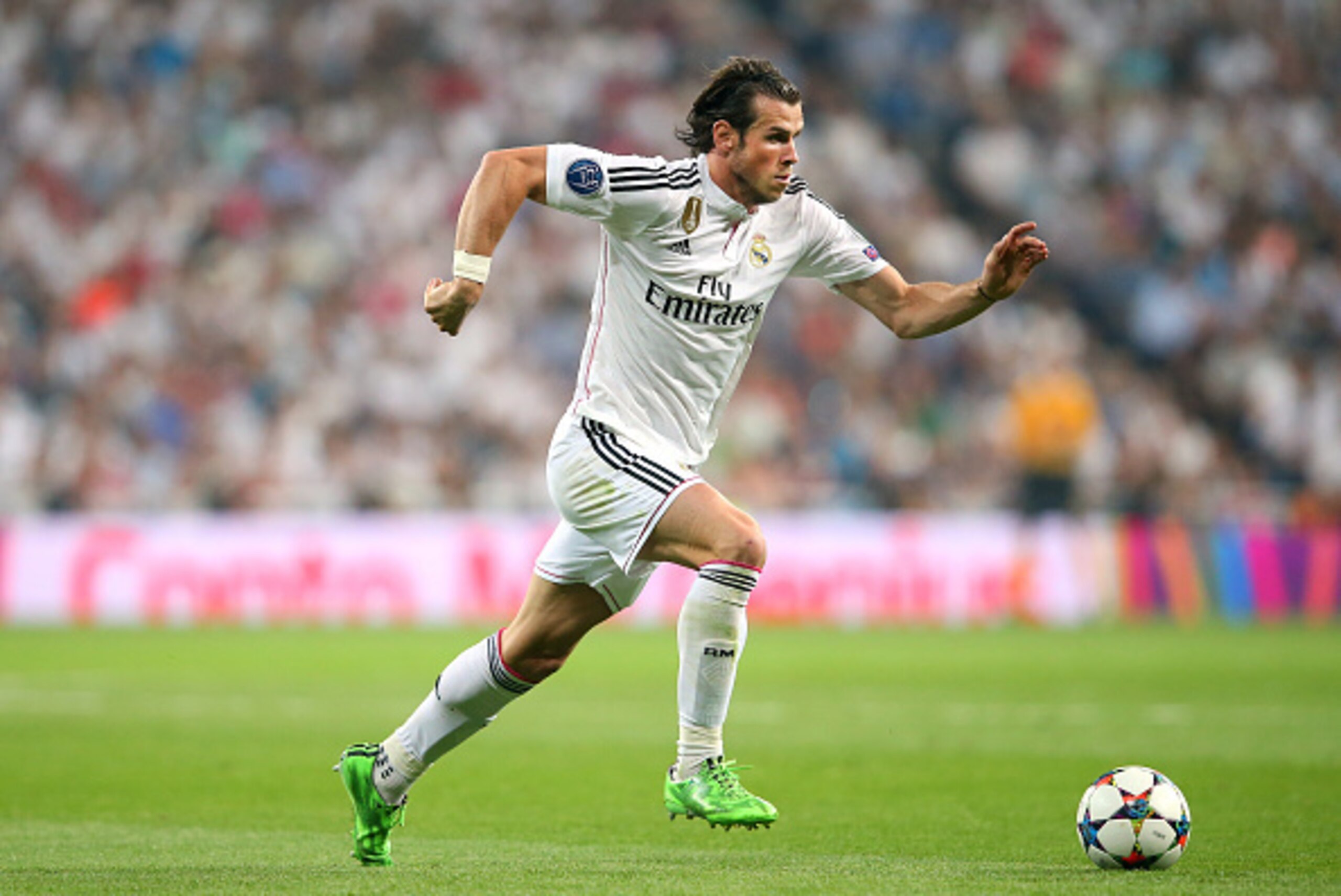 MADRID, SPAIN - MAY 13:  Gareth Bale of Real Madrid CF runs with the ball during the UEFA Champions League Semi Final second leg match between Real Madrid CF and Juventus at Estadio Santiago Bernabeu on May 13, 2015 in Madrid, Spain.  (Photo by Alex Lives