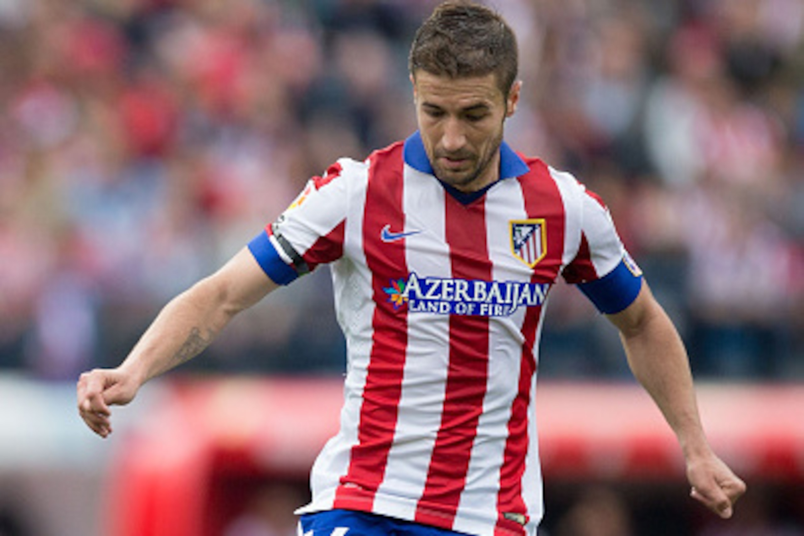 MADRID, SPAIN - APRIL 25: Gabi Fernandez of Atletico de Madrid controls the ball during the La Liga match between Club Atletico de Madrid and Elche FC at Vicente Calderon Stadium on April 25, 2015 in Madrid, Spain.  (Photo by Gonzalo Arroyo Moreno/Getty I