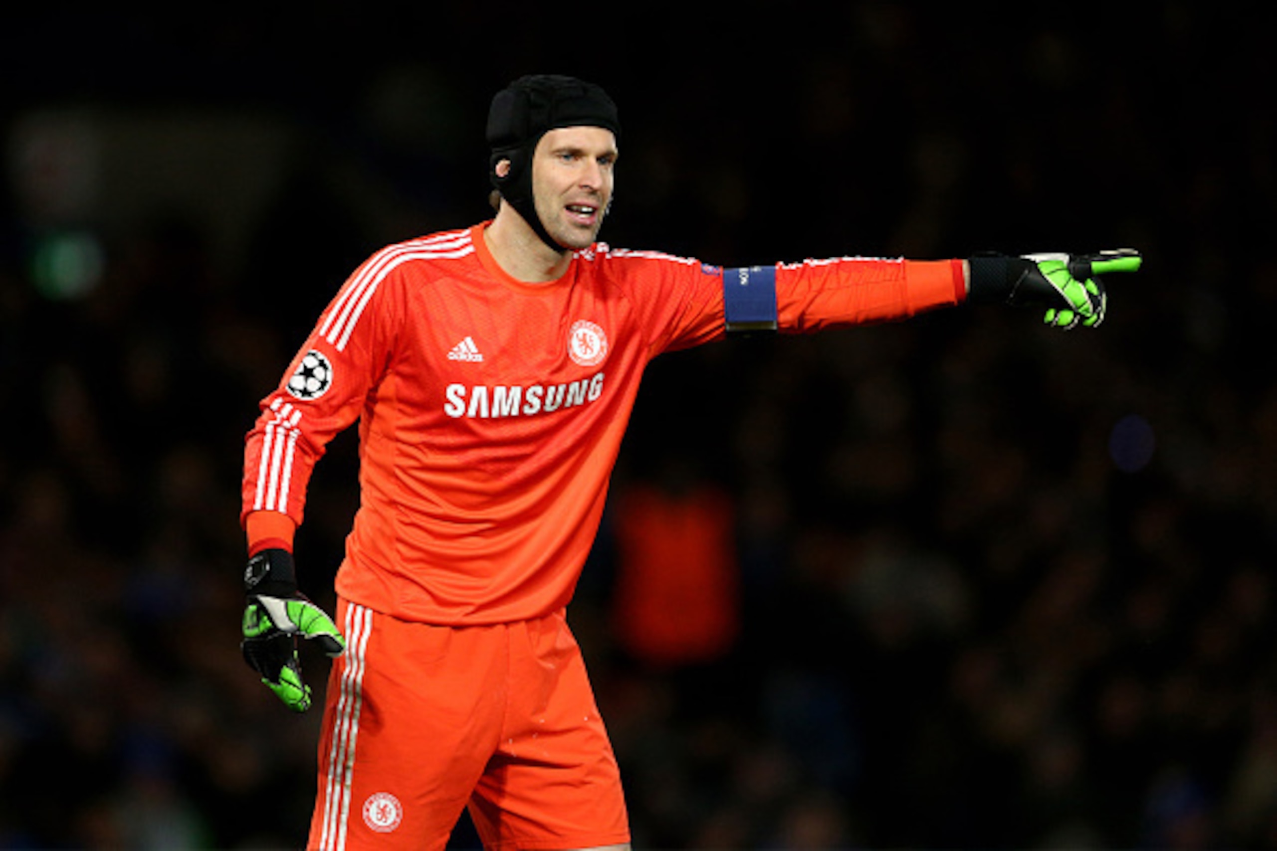 LONDON, ENGLAND - DECEMBER 10:  Petr Cech of Chelsea directs his defence during the UEFA Champions League group G match between Chelsea and Sporting Clube de Portugal at Stamford Bridge on December 10, 2014 in London, United Kingdom.  (Photo by Clive Maso