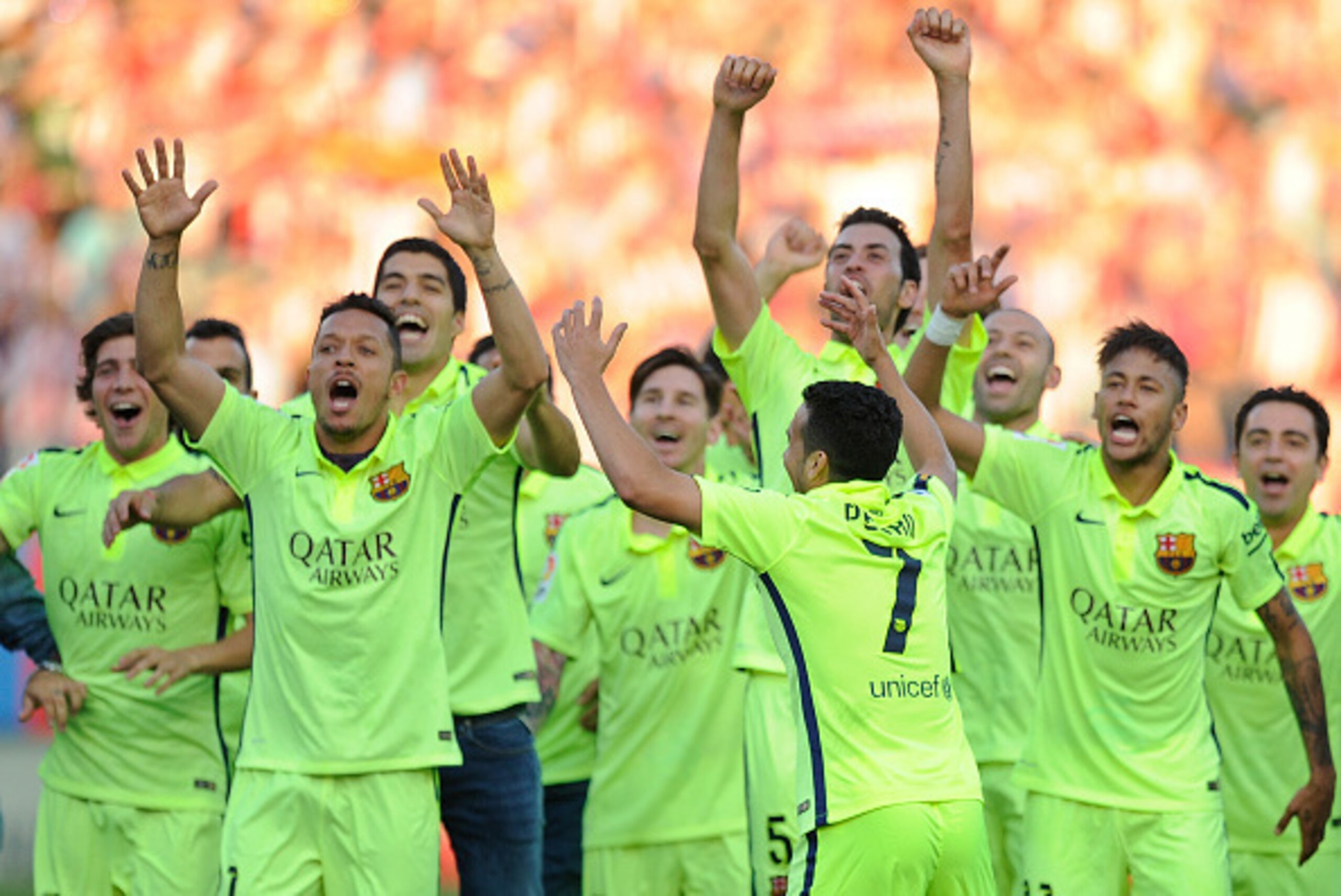 MADRID, SPAIN - MAY 17:  FC Barcelona players celebrate after winning the La Liga at the end of the La Liga match between Club Atletico de Madrid and FC Barcelona at Vicente Calderon Stadium on May 17, 2015 in Madrid, Spain.  (Photo by Denis Doyle/Getty I