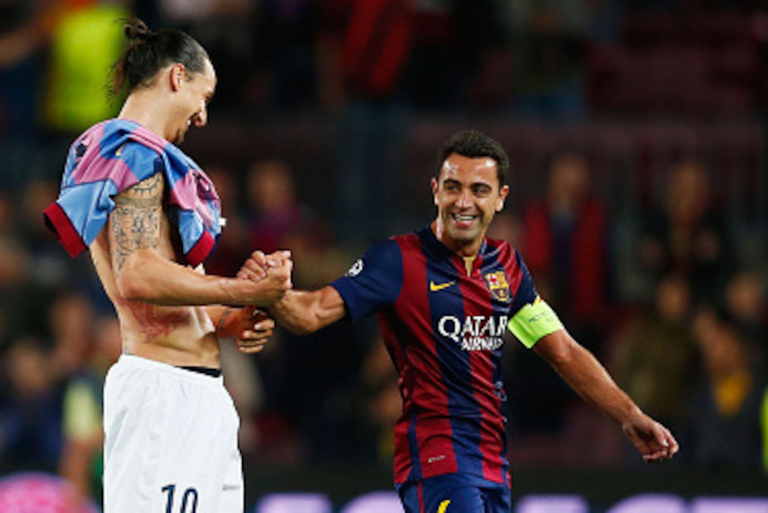 BARCELONA, SPAIN - APRIL 21:  A victorious Xavi of Barcelona shakes hands with Zlatan Ibrahimovic of PSG during the UEFA Champions League Quarter Final second leg match between FC Barcelona and Paris Saint-Germain at Camp Nou on April 21, 2015 in Barcelon