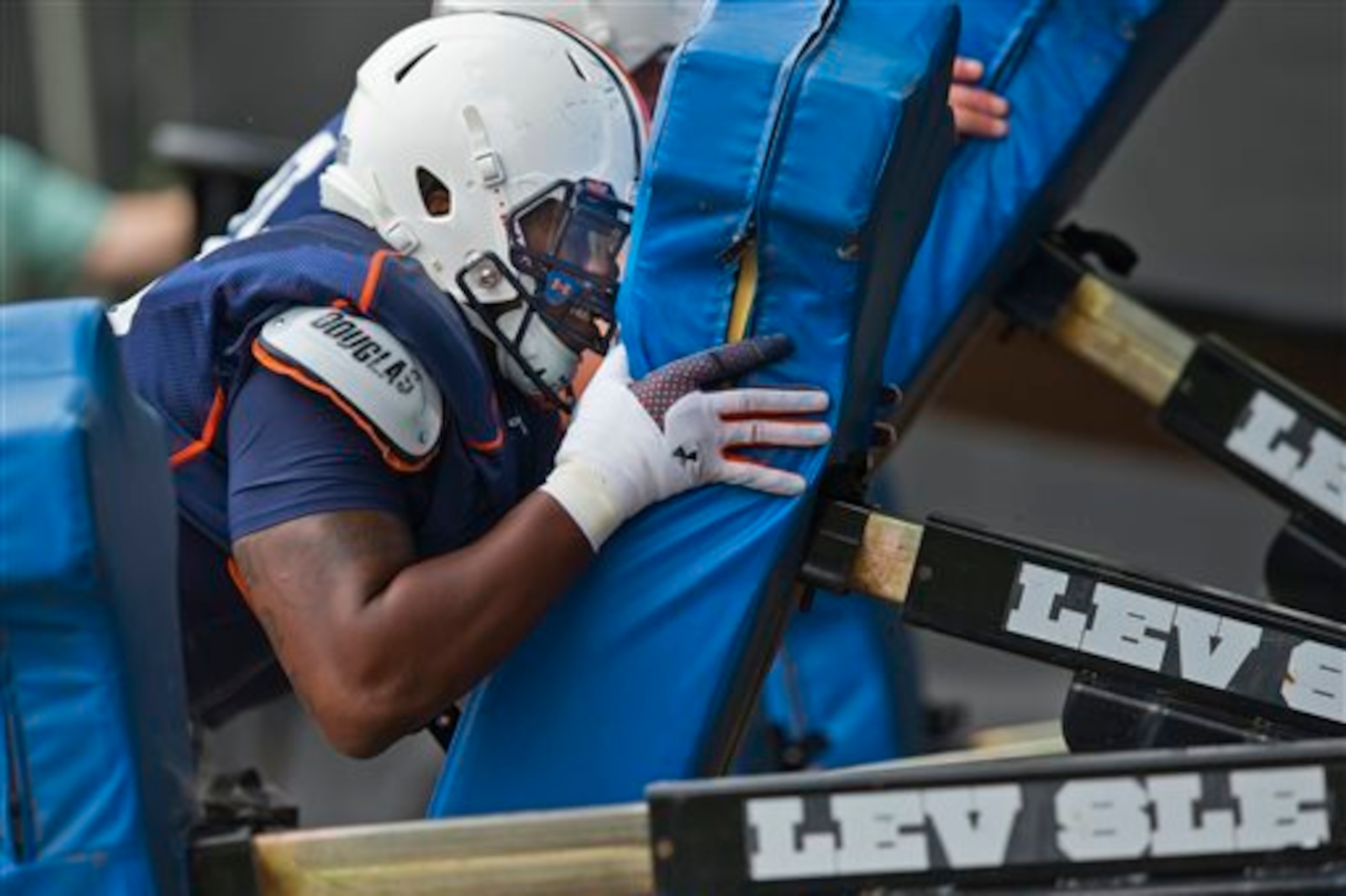 Auburn OL Avery Young